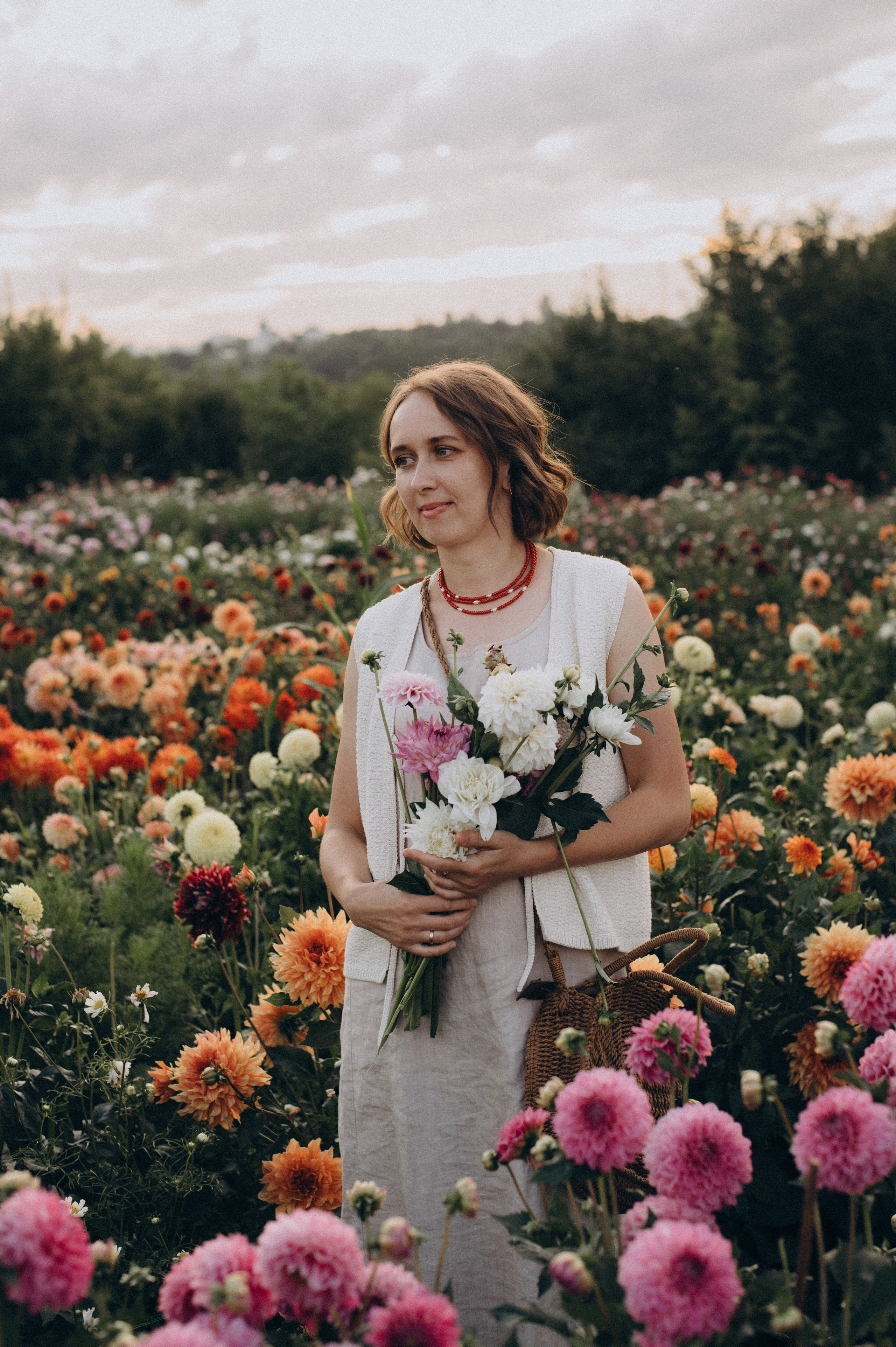 Сімейна фотосесія мами і доньки, сімейний фотограф Тернопіль, портретний фотограф, сімейна фотосесія Тернопіль, фотосесія в жоржинах. Сімейний, дитячий та індивідуальний фотограф в м. Тернопіль, м. Львів
