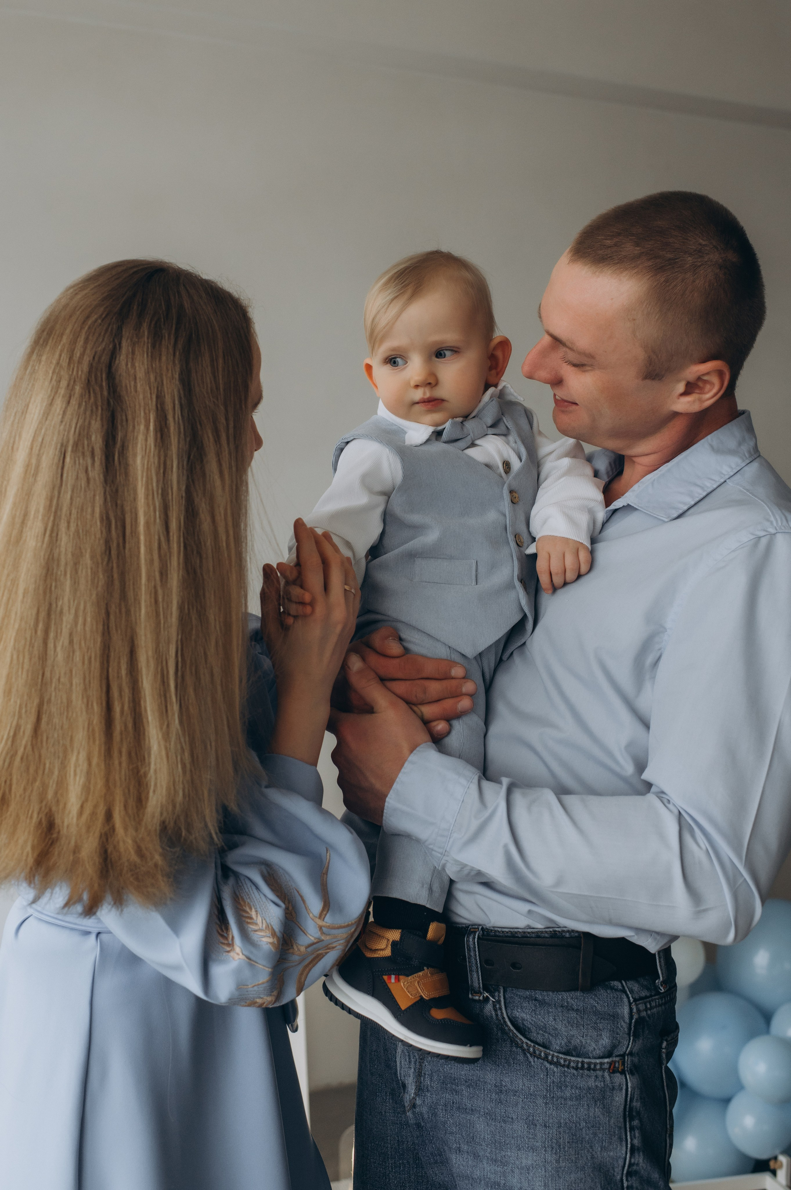 Зйомка дня народження дитини, фотосесія 1 рік Тернопіль, сімейний фотограф Тернопіль, сімейна фотосесія Тернопіль, перший тортик малюка. Сімейний, дитячий та індивідуальний фотограф в м. Тернопіль, м. Львів