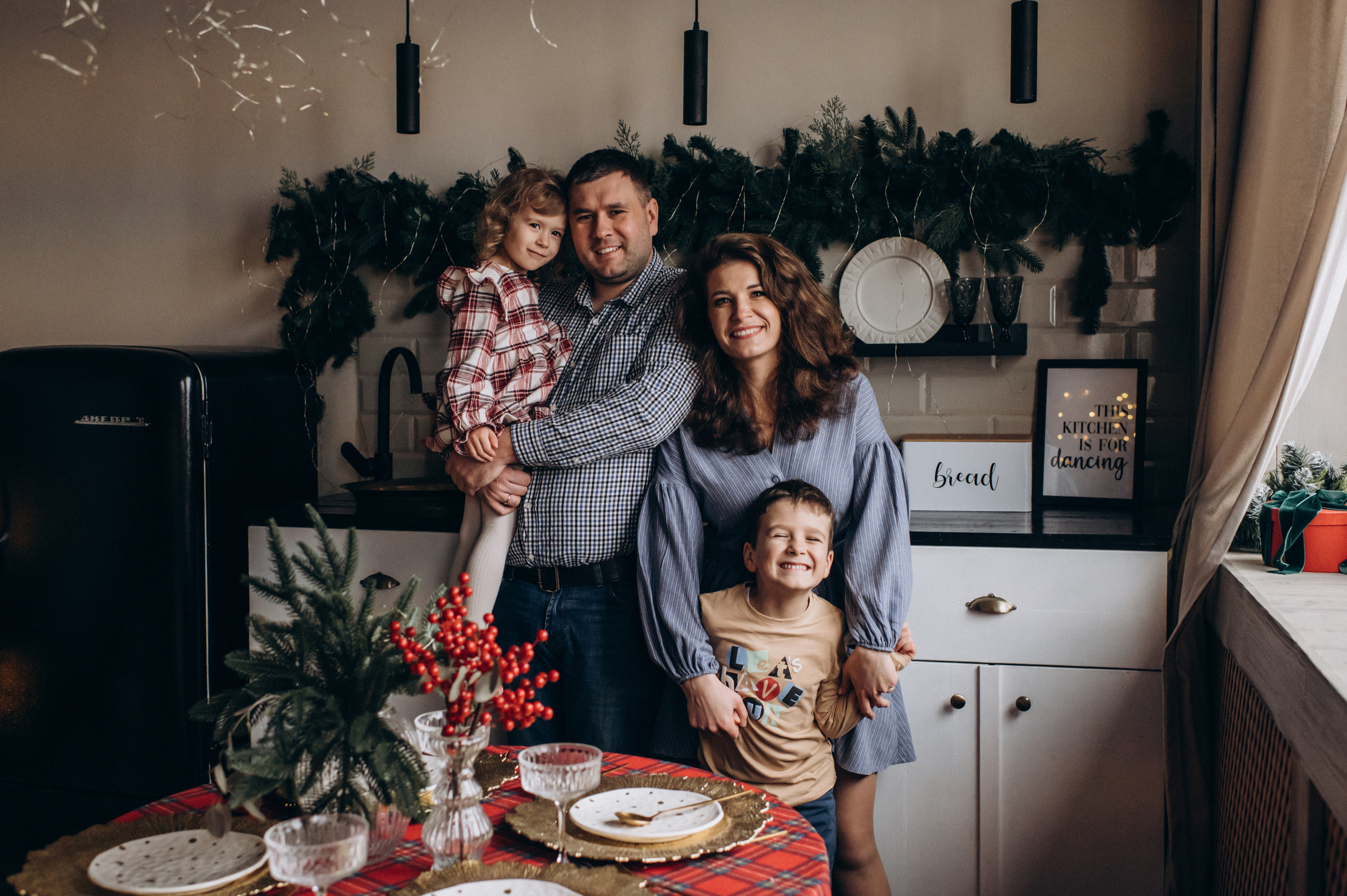 Новорічна сімейна зйомка у студії. Сімейний, дитячий та індивідуальний фотограф в м. Тернопіль, м. Львів