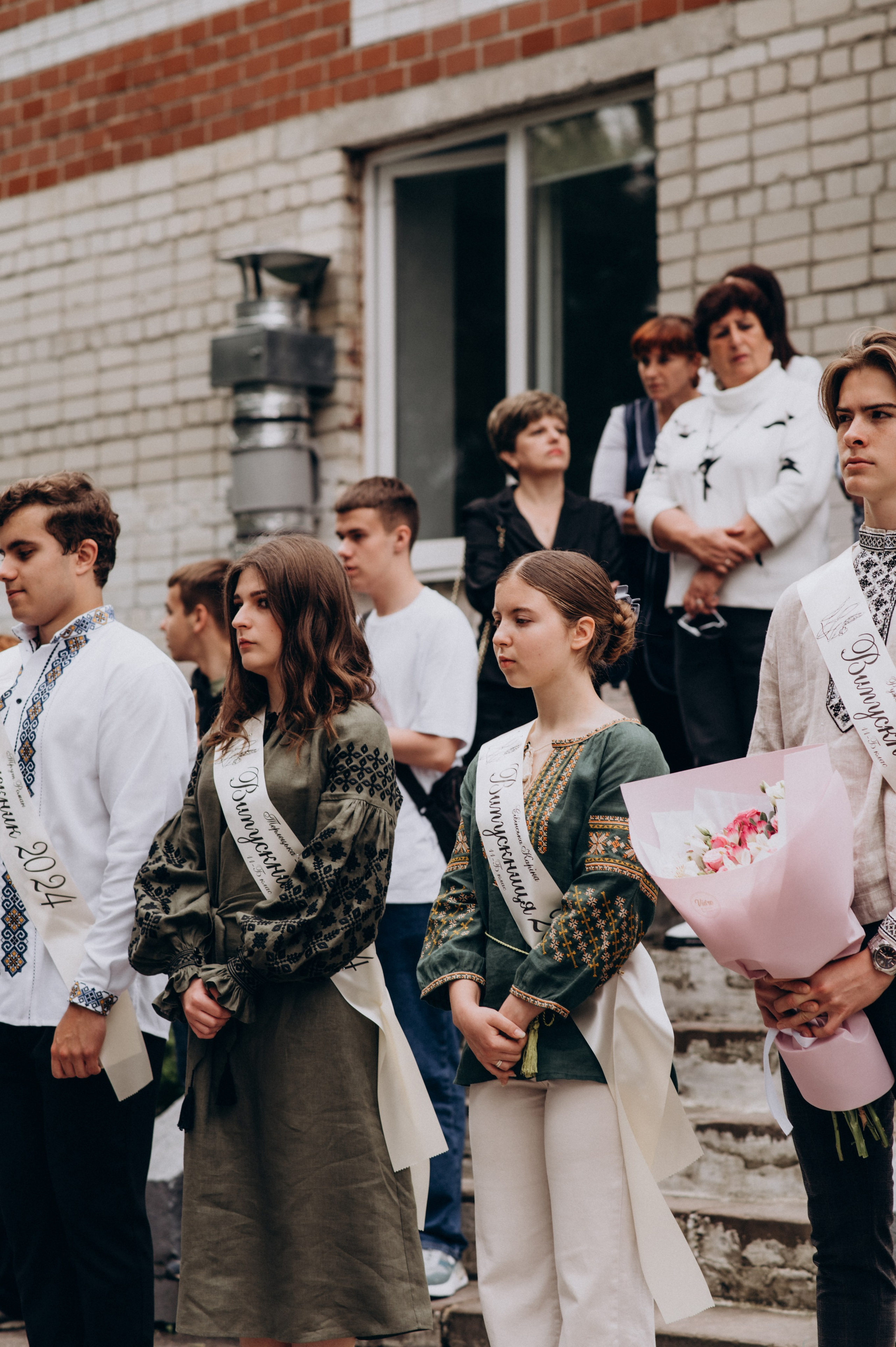 Фотосесія останнього дзвоника, фотосесія випускників Тернопіль, випускний 2024. Сімейний, дитячий та індивідуальний фотограф в м. Тернопіль, м. Львів