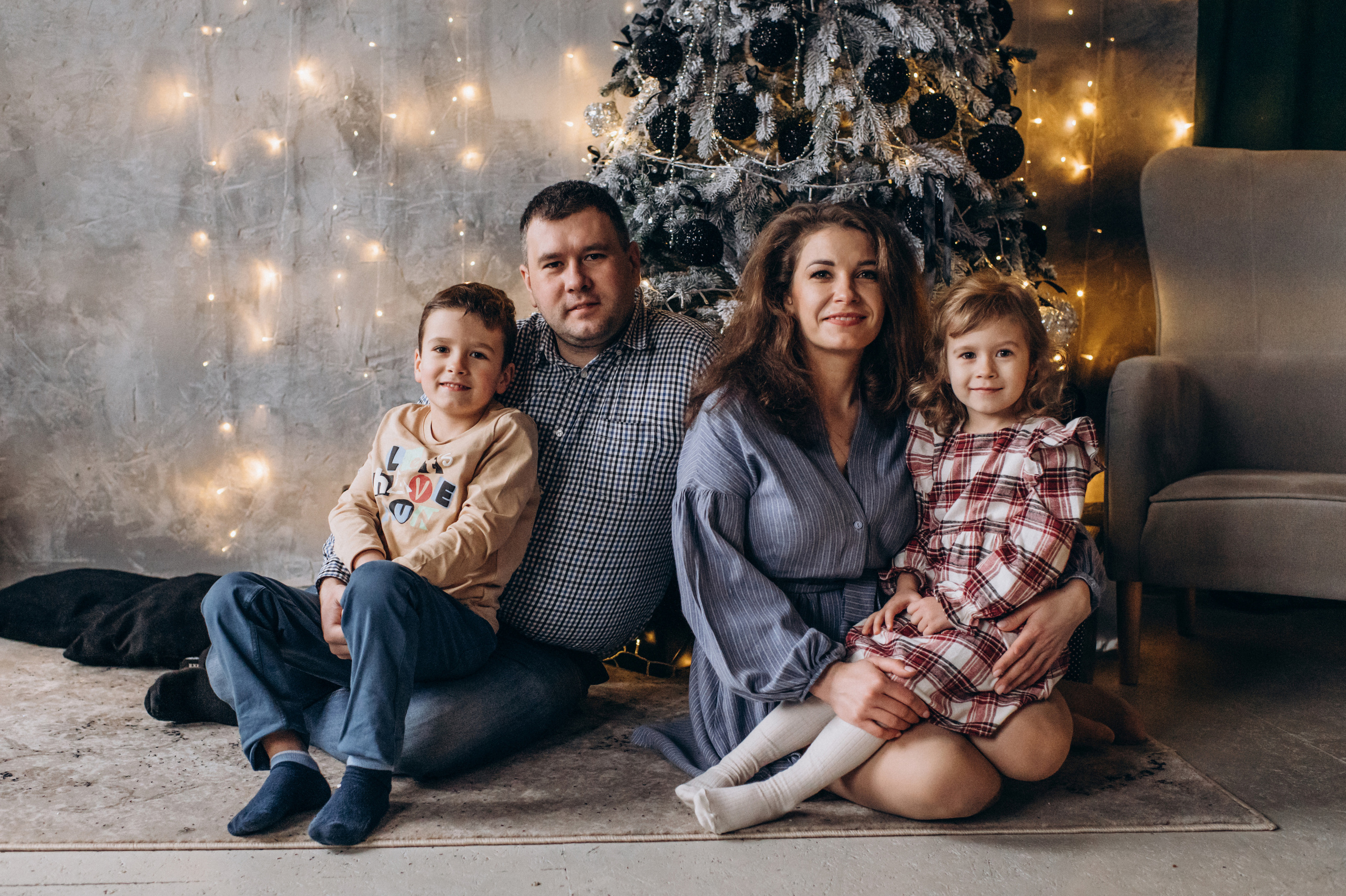 Новорічна сімейна зйомка у студії. Сімейний, дитячий та індивідуальний фотограф в м. Тернопіль, м. Львів