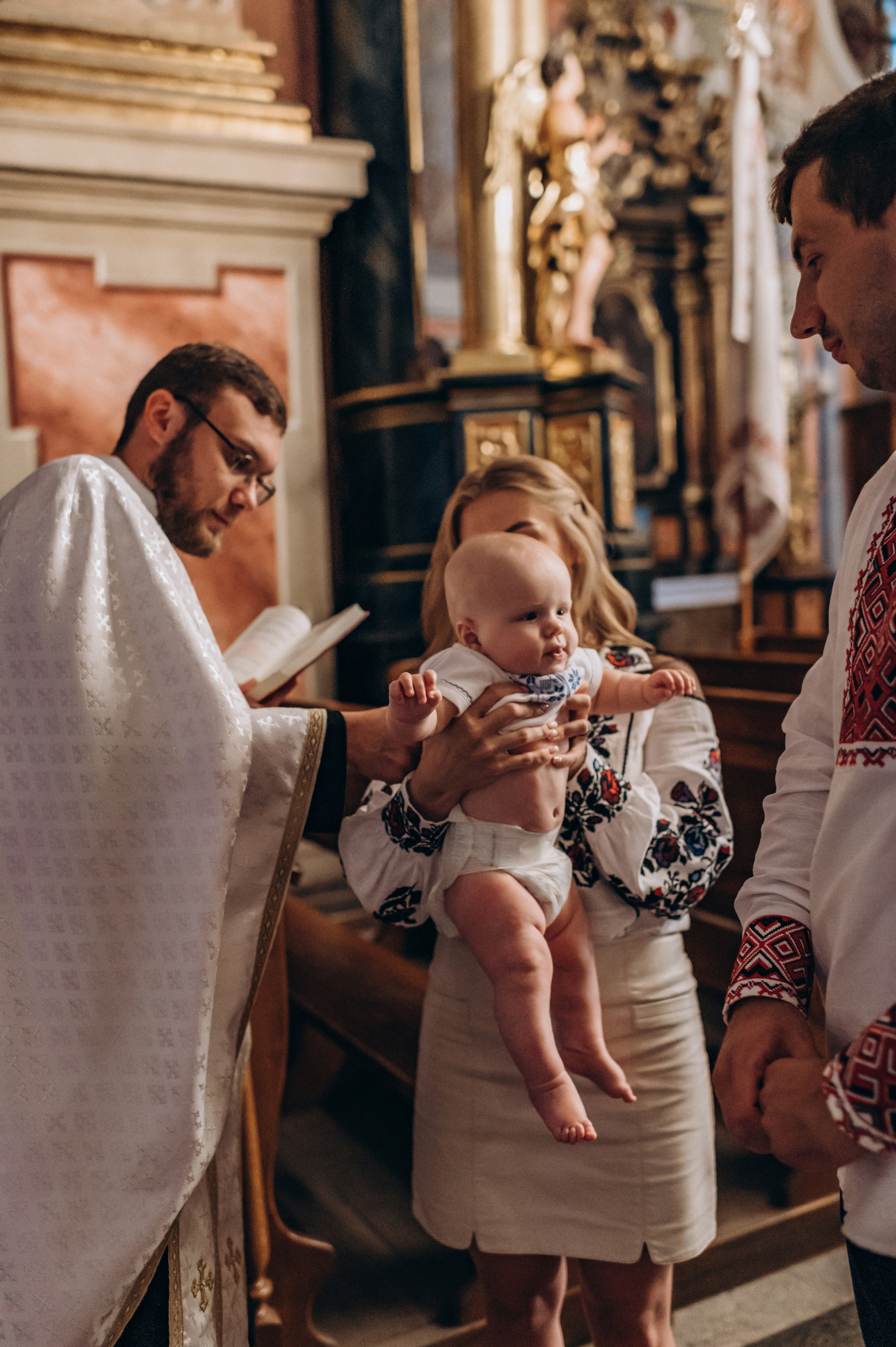 Хрещення Марка, Бернардинський монастир, Львів. Сімейний, дитячий та індивідуальний фотограф в м. Тернопіль, м. Львів