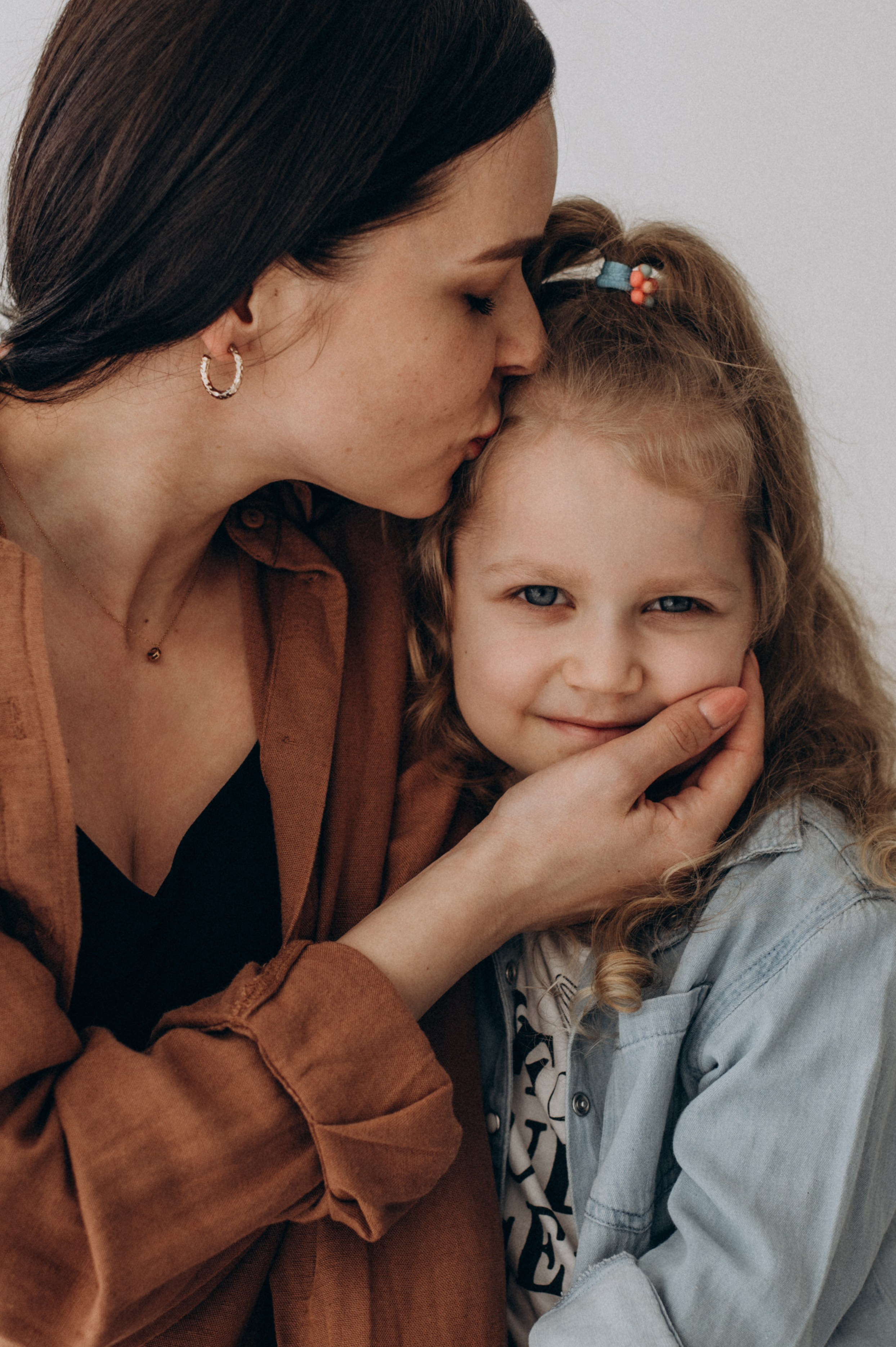 Сімейна фотосесія у студії, зйомка мами і дитини фотосесія Тернопіль Львів. Сімейний, дитячий та індивідуальний фотограф в м. Тернопіль, м. Львів