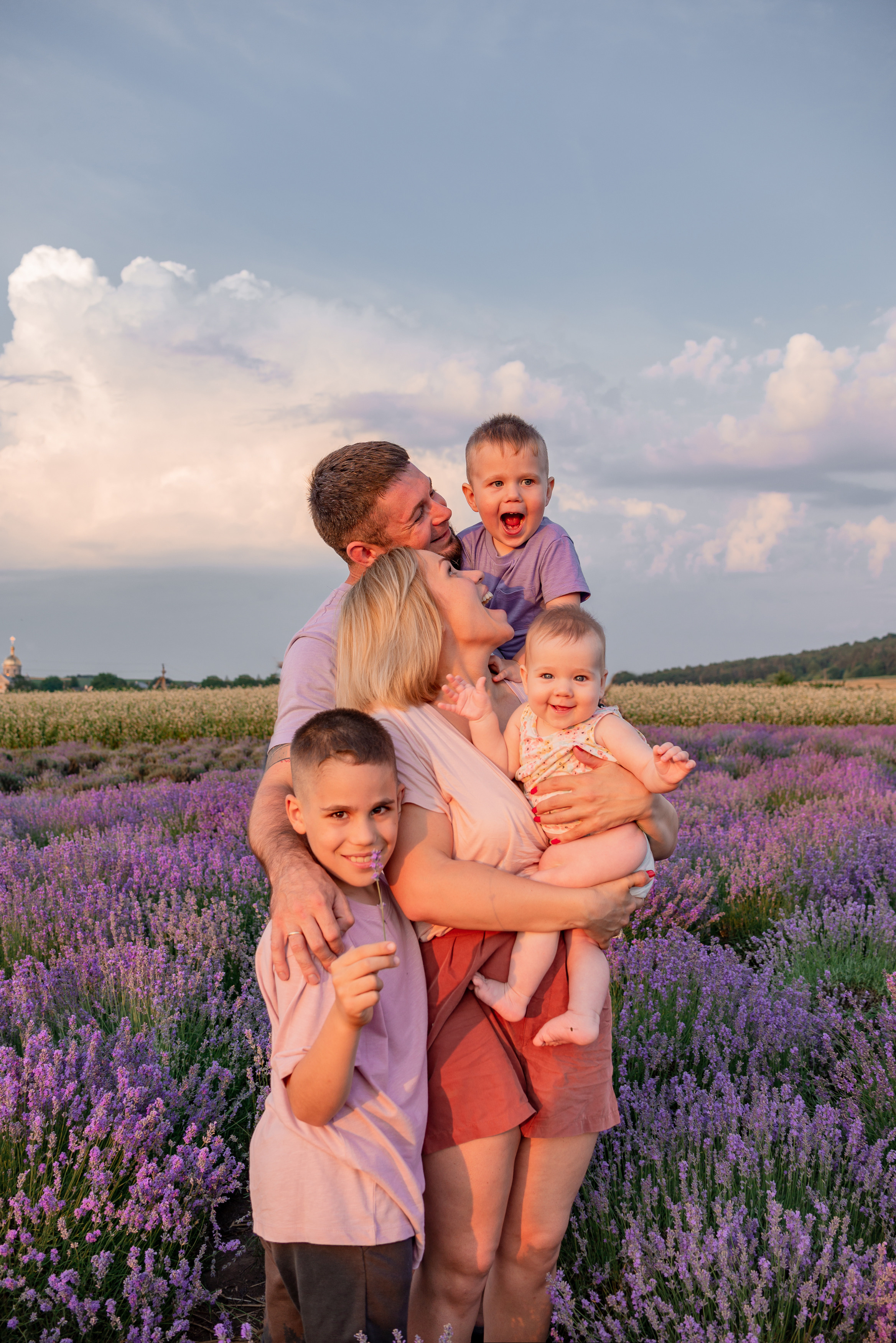 Сімейна фотосесія в лаванді. Микола, Христина, Марк, Макар, Меланія. Сімейний, дитячий та індивідуальний фотограф в м. Тернопіль, м. Львів