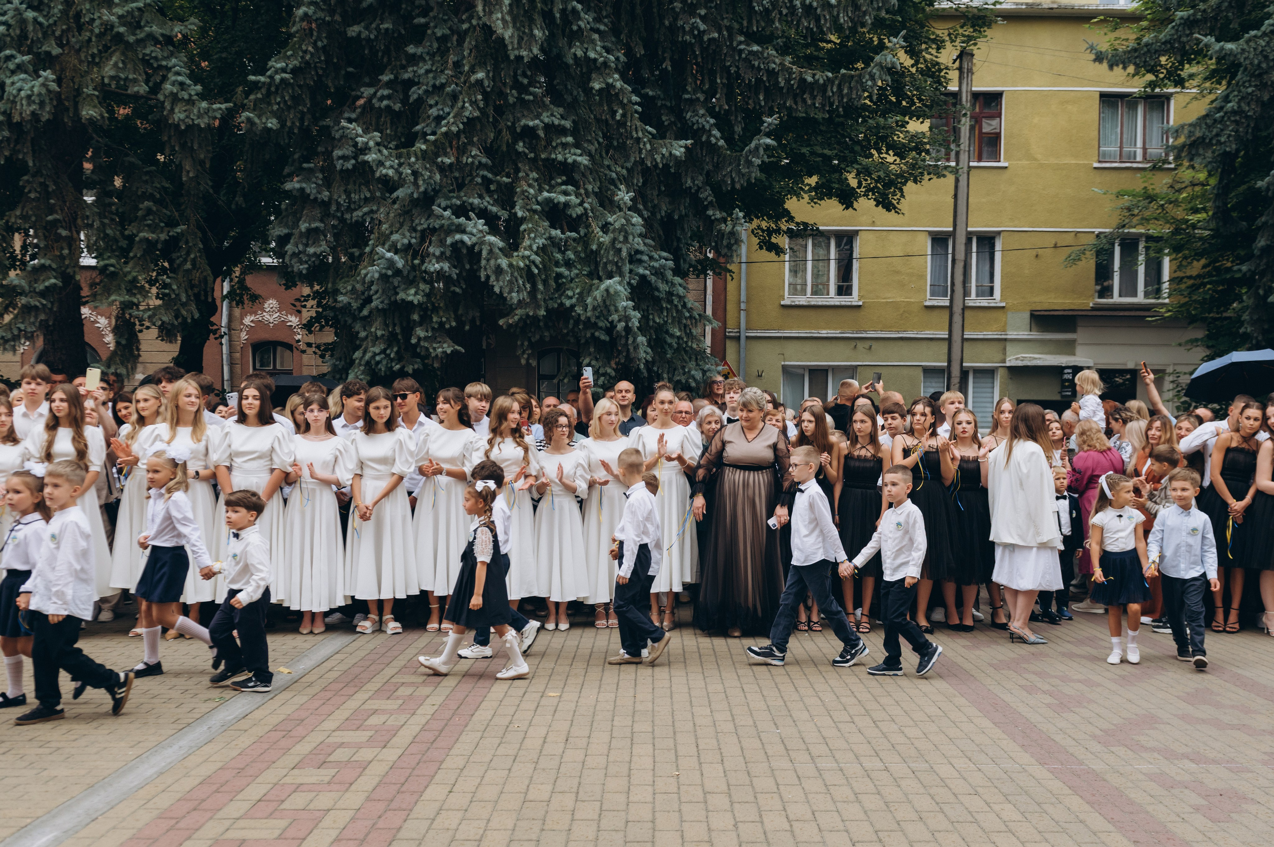 Перший дзвоник у Тернополі, фотосесія першокласників