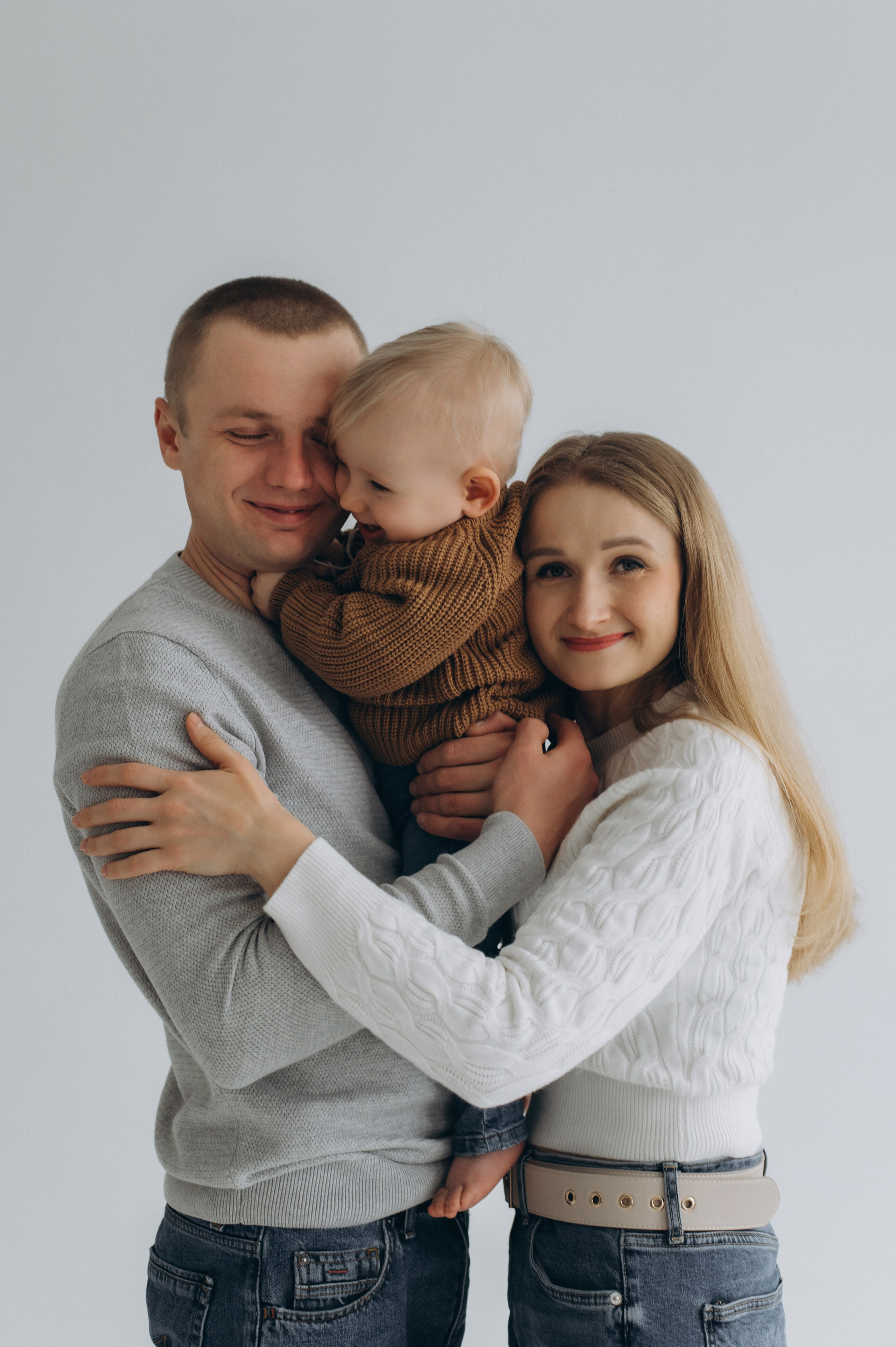 Зйомка дня народження дитини, фотосесія 1 рік Тернопіль, сімейний фотограф Тернопіль, сімейна фотосесія Тернопіль, перший тортик малюка. Сімейний, дитячий та індивідуальний фотограф в м. Тернопіль, м. Львів