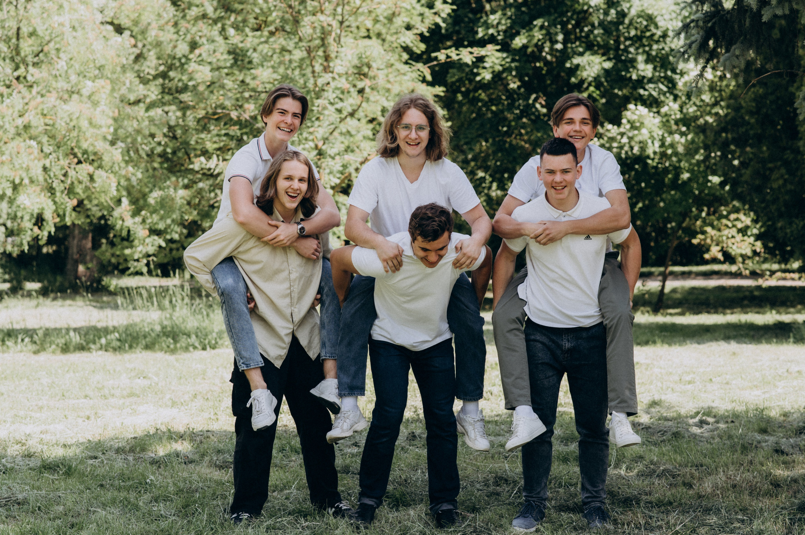 Фотосесія випускників, зйомка випускників Тернопіль Львів, випускні фотоальбоми Тернопіль, шкільні фотоальбоми Тернопіль. Сімейний, дитячий та індивідуальний фотограф в м. Тернопіль, м. Львів