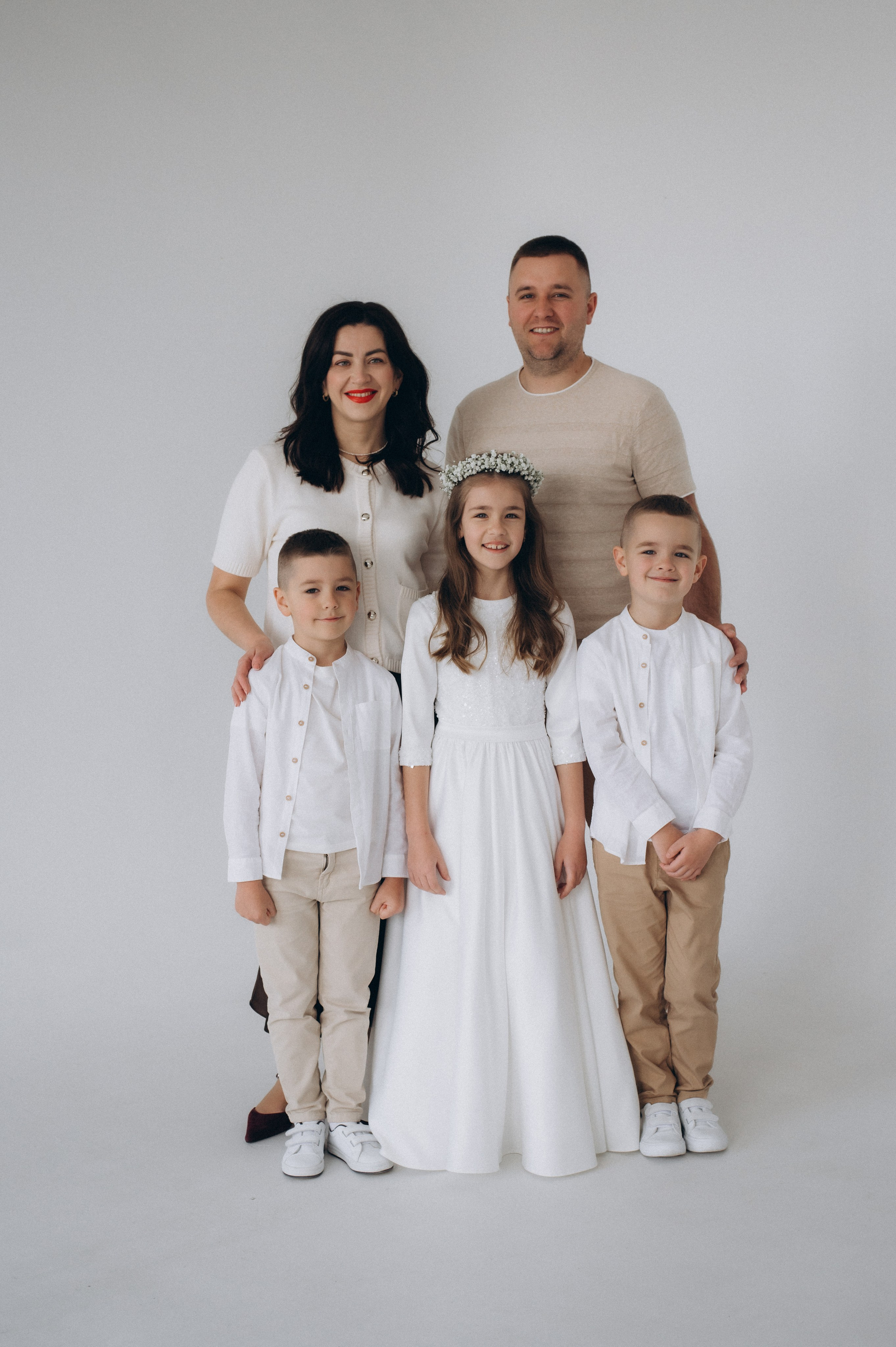Сімейна фотосесія Тернопіль, сімейний фотограф Тернопіль Львів, зйомка дітей, портретний фотограф Тернопіль, фотосесія Причастя у студії. Сімейний, дитячий та індивідуальний фотограф в м. Тернопіль, м. Львів
