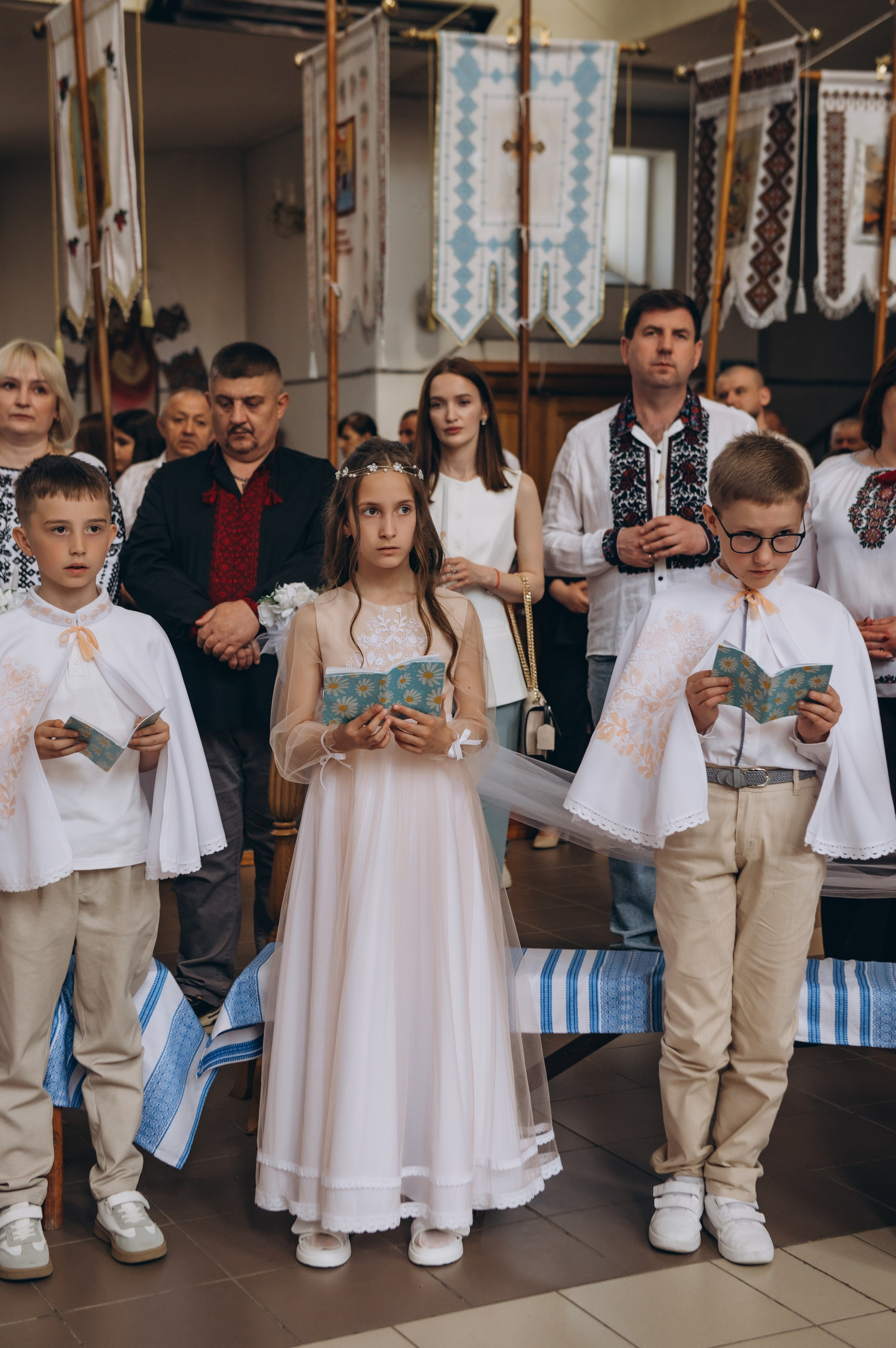 Фотосесія Причастя Тернопіль церква Св Михаїла, фотограф на Причастя Тернопіль, фотосесія Літургії Причастя Тернопіль. Сімейний, дитячий та індивідуальний фотограф в м. Тернопіль, м. Львів
