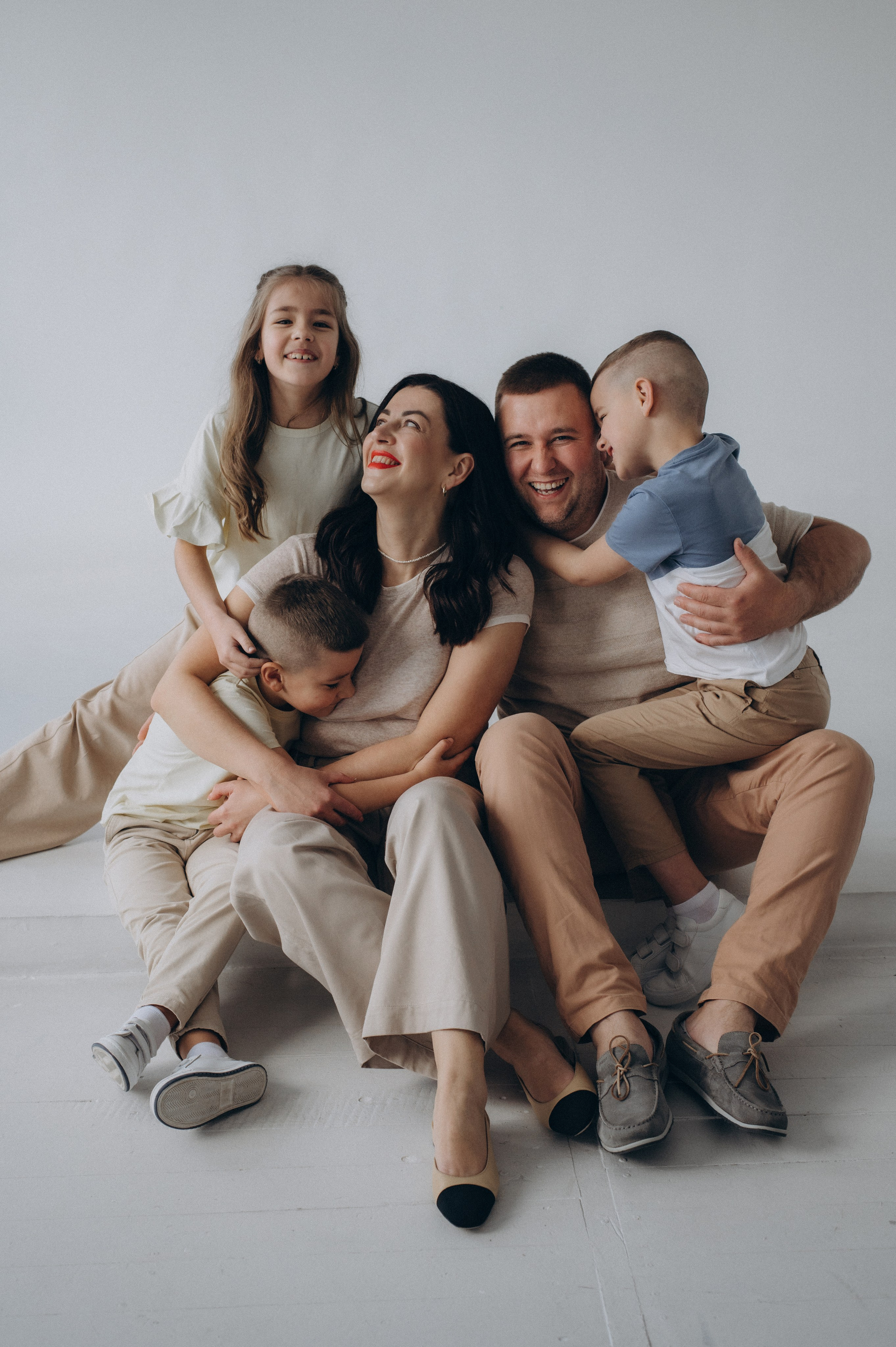 Сімейна фотосесія Тернопіль, сімейний фотограф Тернопіль Львів, зйомка дітей, портретний фотограф Тернопіль, фотосесія Причастя у студії. Сімейний, дитячий та індивідуальний фотограф в м. Тернопіль, м. Львів