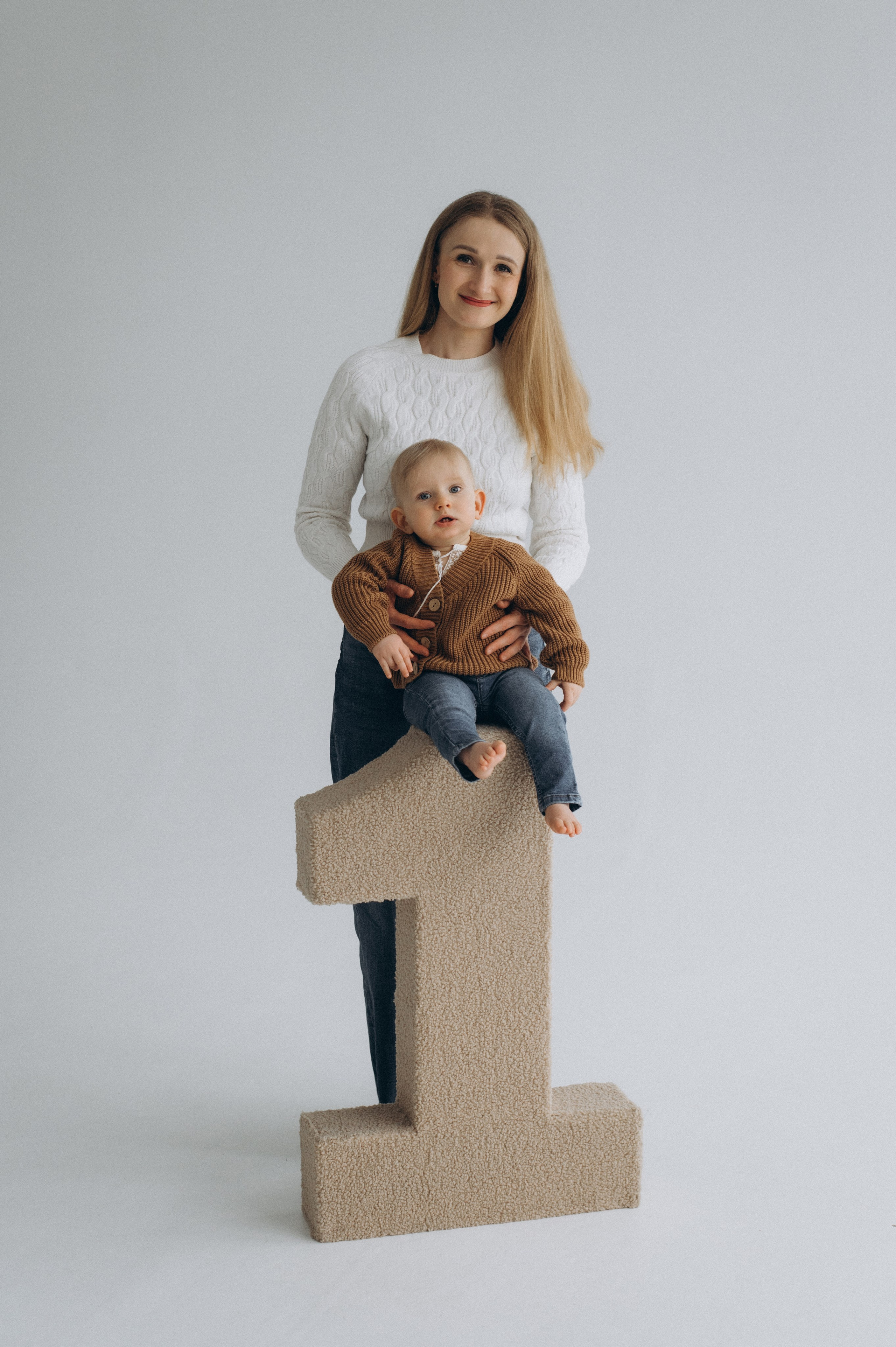 Зйомка дня народження дитини, фотосесія 1 рік Тернопіль, сімейний фотограф Тернопіль, сімейна фотосесія Тернопіль, перший тортик малюка. Сімейний, дитячий та індивідуальний фотограф в м. Тернопіль, м. Львів