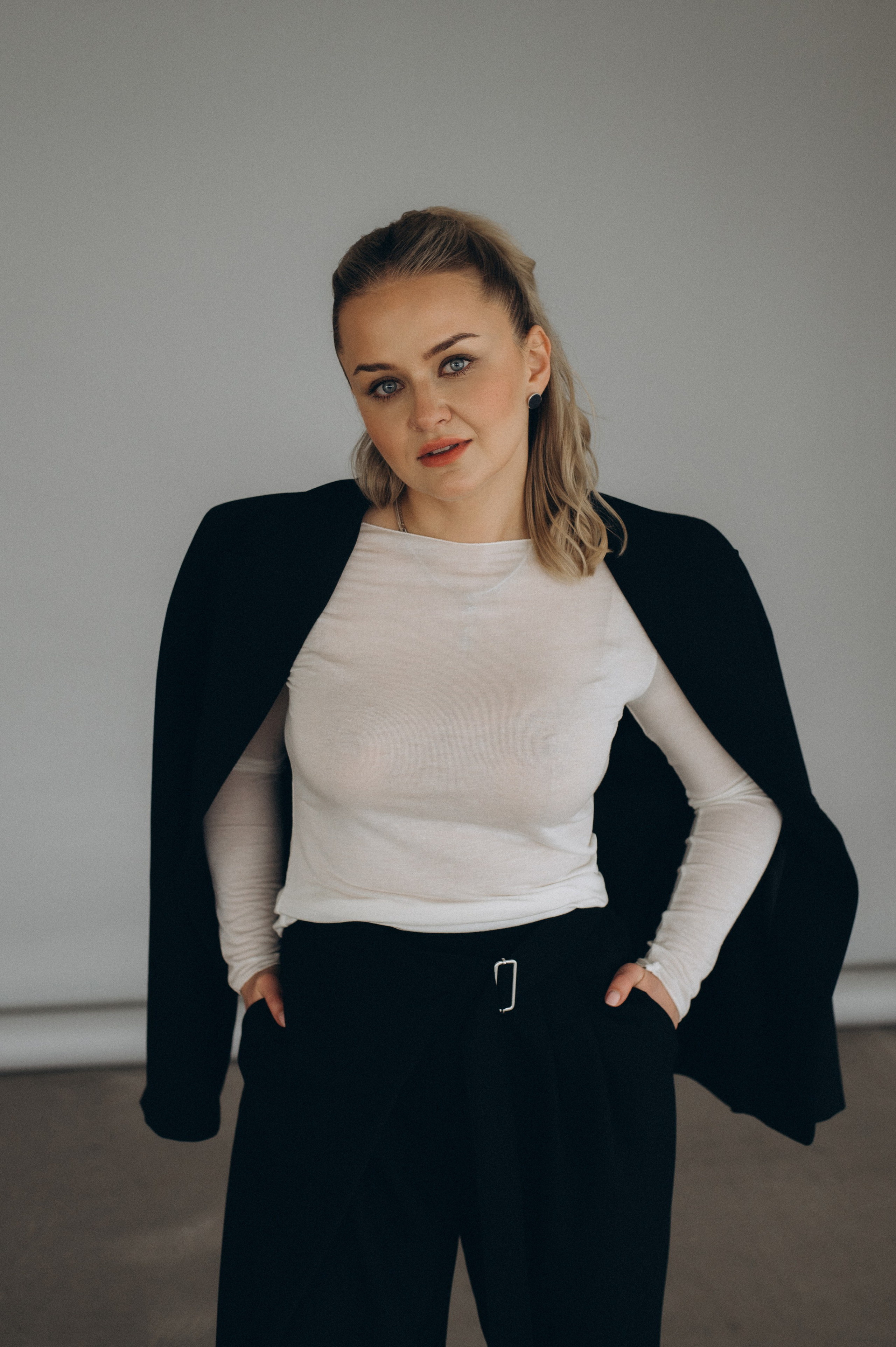 Індивідуальна фотосесія Тернопіль, портретний фотограф Тернопіль, портретна фотосесія, фотосесія у студії, фотосесія лікаря ендокринолога. Сімейний, дитячий та індивідуальний фотограф в м. Тернопіль, м. Львів