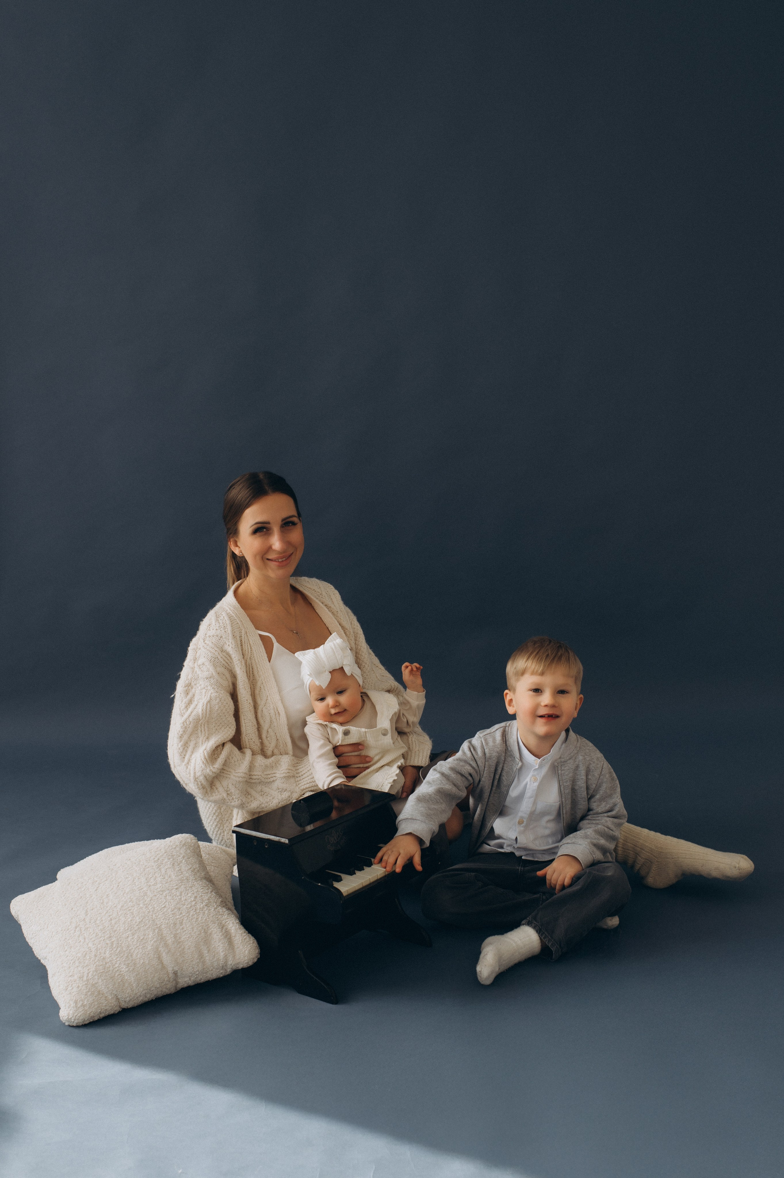 Перший тортик малюка Тернопіль, зйомка дня народження, сімейний фотограф Тернопіль, cakesmash, сімейна фотосесія у студії Тернопіль. Сімейний, дитячий та індивідуальний фотограф в м. Тернопіль, м. Львів