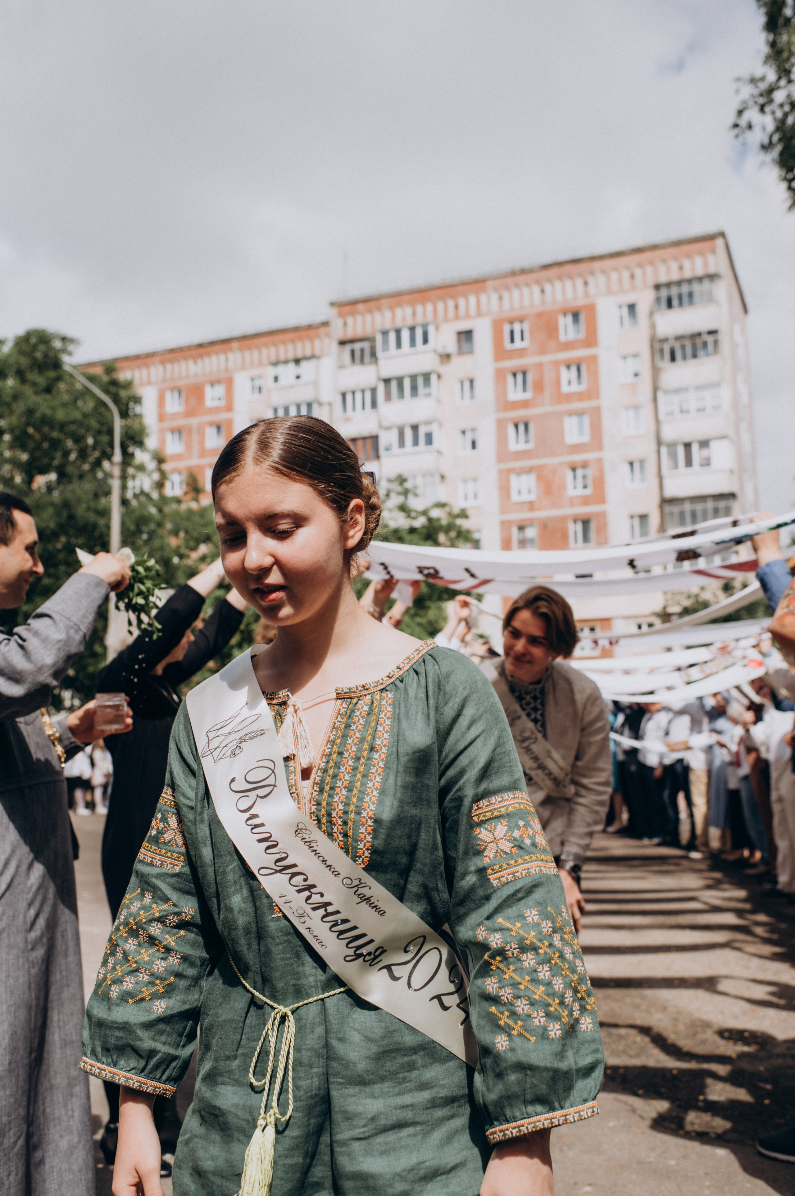 Фотосесія останнього дзвоника, фотосесія випускників Тернопіль, випускний 2024. Сімейний, дитячий та індивідуальний фотограф в м. Тернопіль, м. Львів