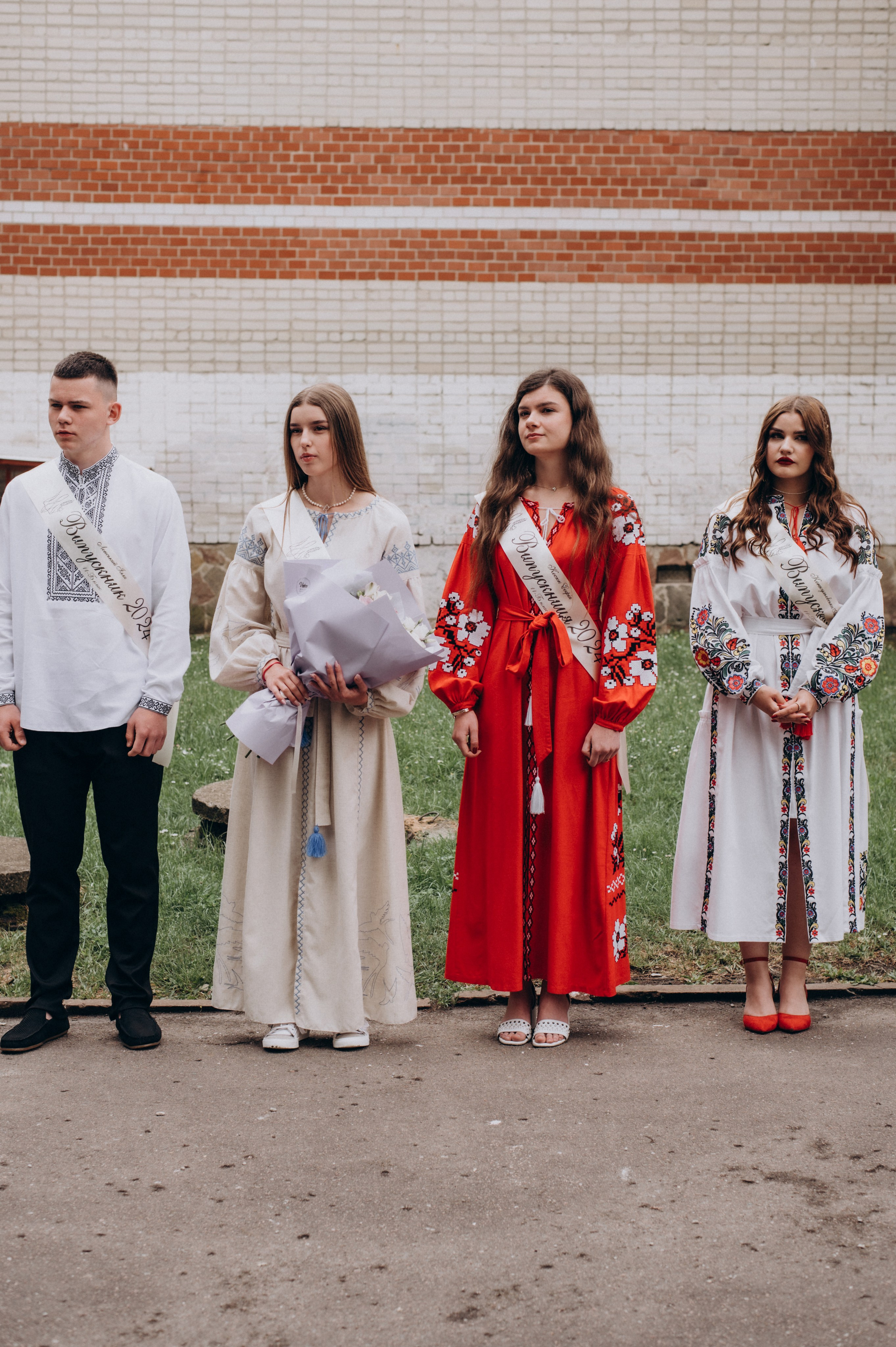 Фотосесія останнього дзвоника, фотосесія випускників Тернопіль, випускний 2024. Сімейний, дитячий та індивідуальний фотограф в м. Тернопіль, м. Львів