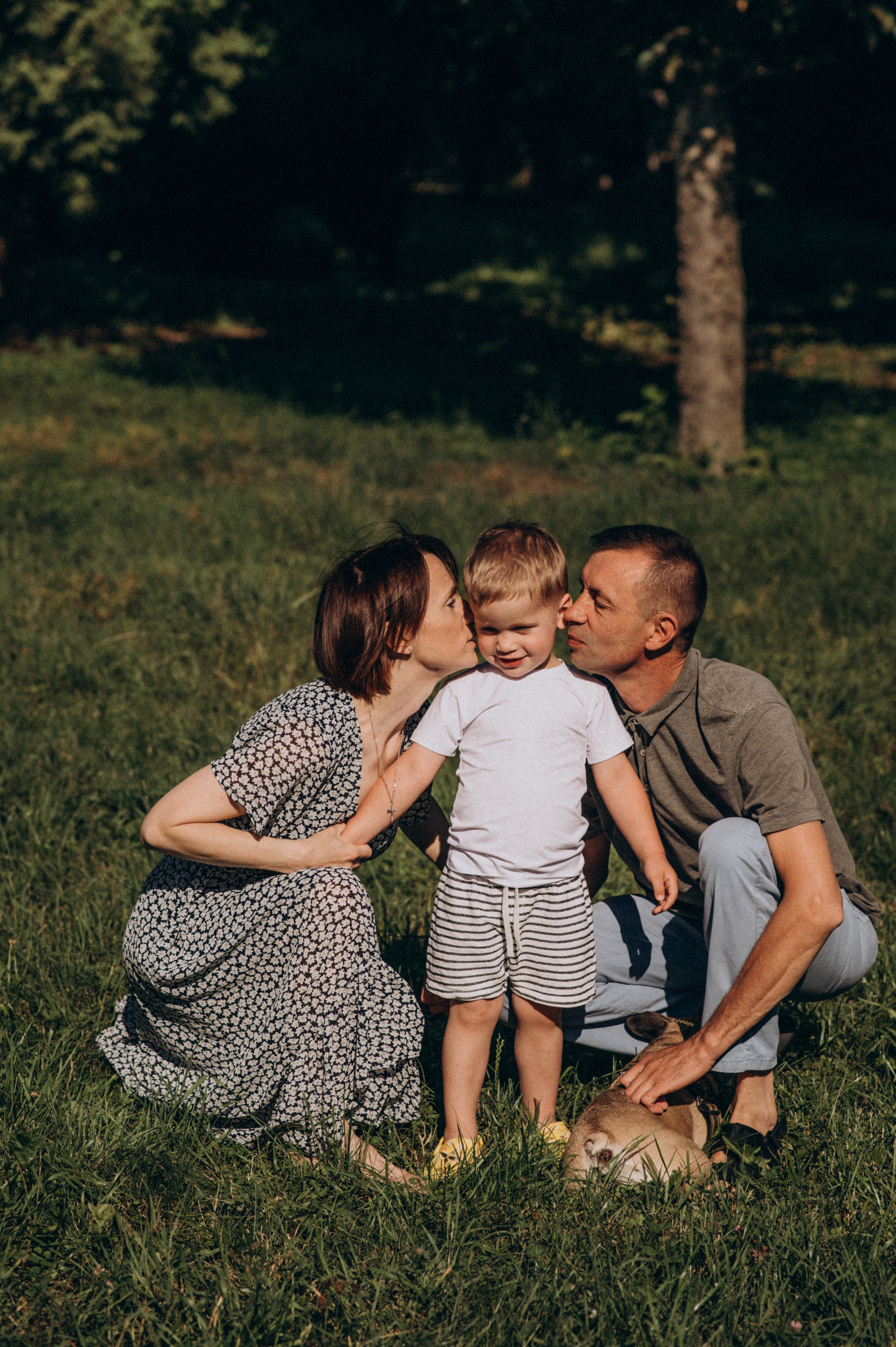 Сімейна літня фотосесія в парку, сімейний фотограф Тернопіль Львів. Сімейний, дитячий та індивідуальний фотограф в м. Тернопіль, м. Львів