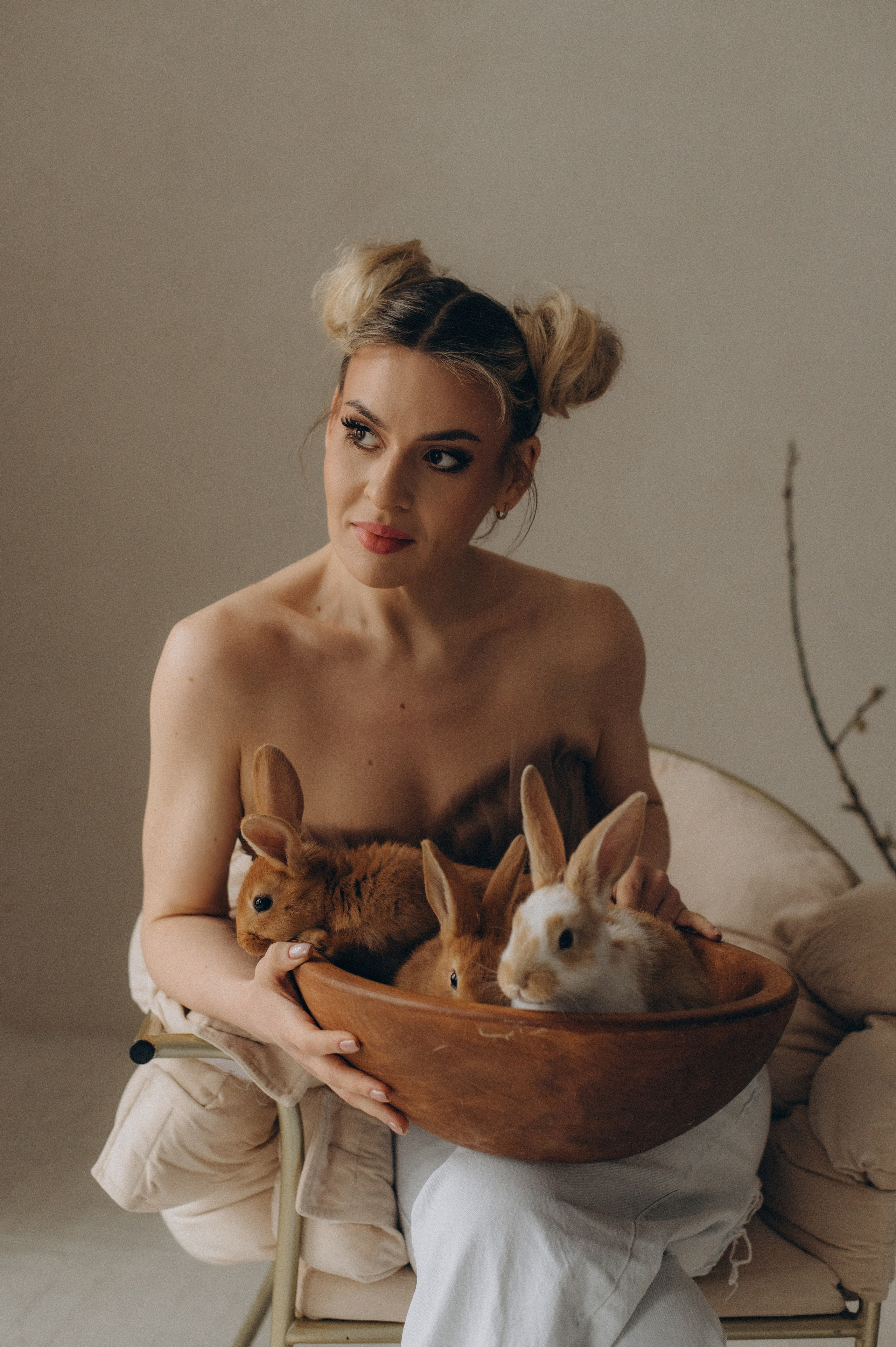 Фотосесія з кроликами Тернопіль, індивідуальний фотограф Тернопіль, індивідуальна фотосесія Тернопіль, зйомка з кроликами. Сімейний, дитячий та індивідуальний фотограф в м. Тернопіль, м. Львів