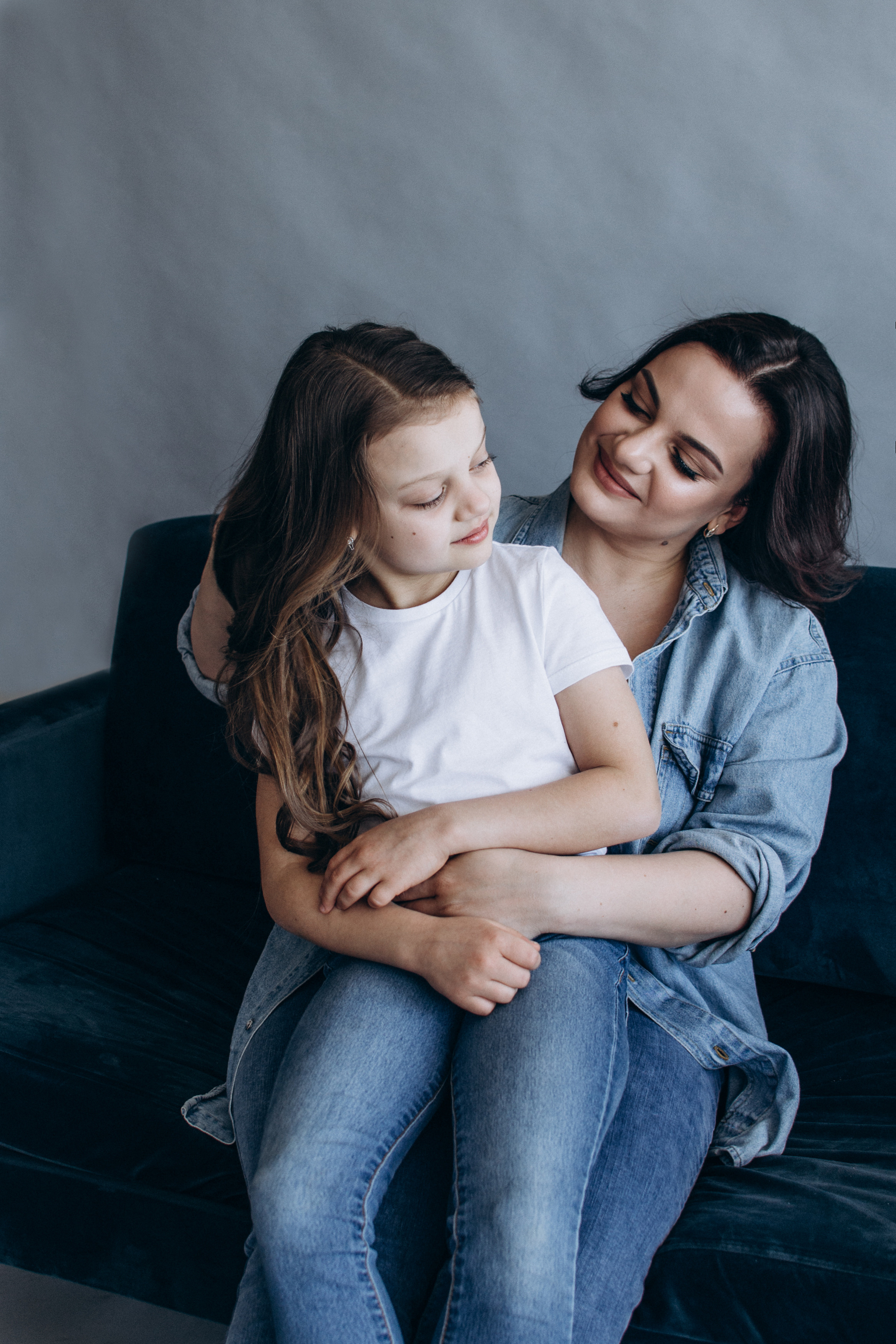 Мама і донечка. Студійна сімейна фотосесія. Сімейний, дитячий та індивідуальний фотограф в м. Тернопіль, м. Львів