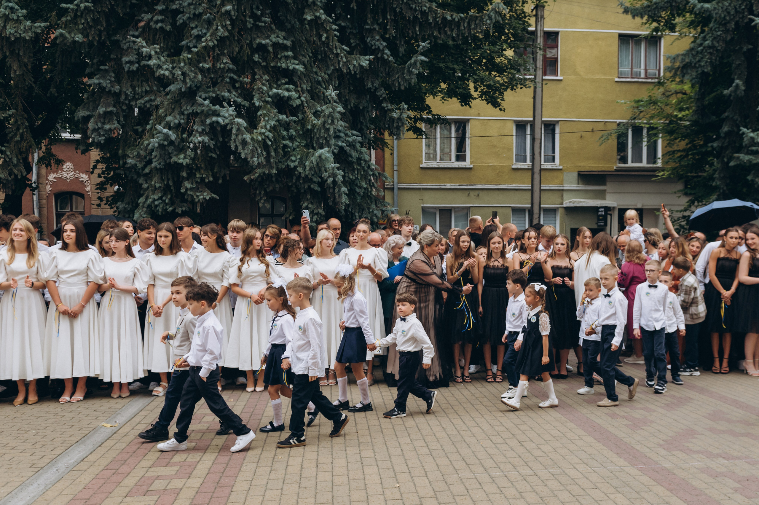 Перший дзвоник у Тернополі, фотосесія першокласників