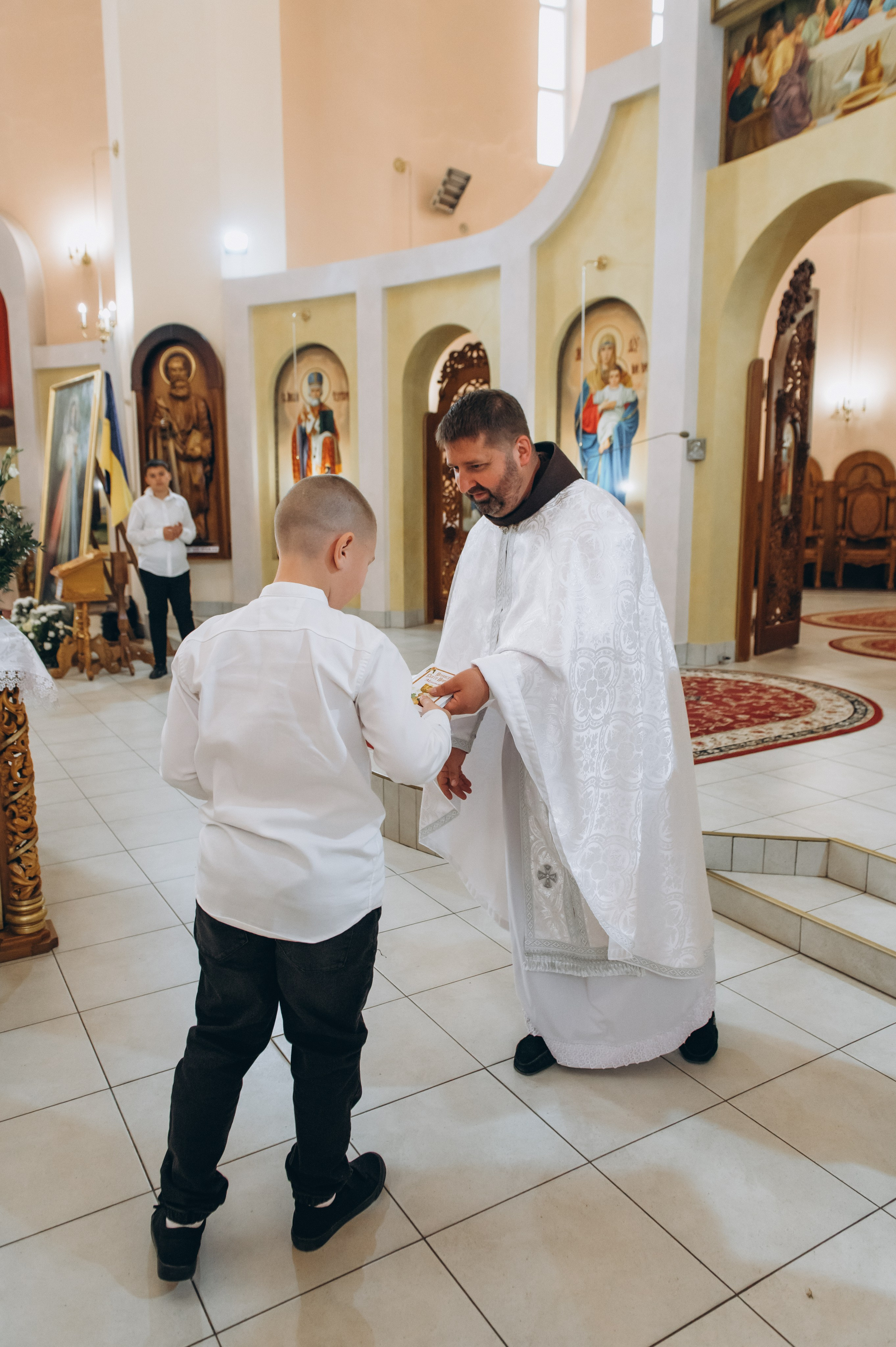 Фотосесія Причастя Тернопіль, зйомка Причастя, фотограф на Причастя Тернопіль, Причастя Львів, церква Петра і Павла. Сімейний, дитячий та індивідуальний фотограф в м. Тернопіль, м. Львів
