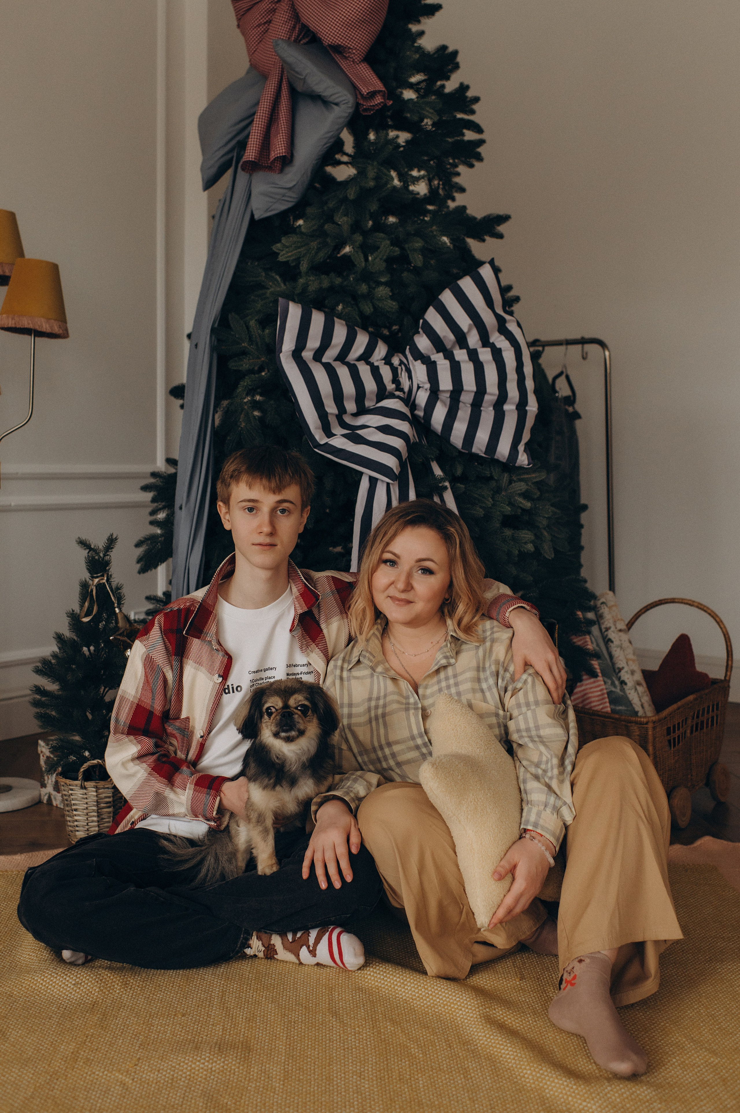 Фотосесія мама і син, сімейна фотосесія Тернопіль, зйомка мами з сином, сімейний фотограф Тернопіль, зйомка з домашнім улюбленцем. Сімейний, дитячий та індивідуальний фотограф в м. Тернопіль, м. Львів