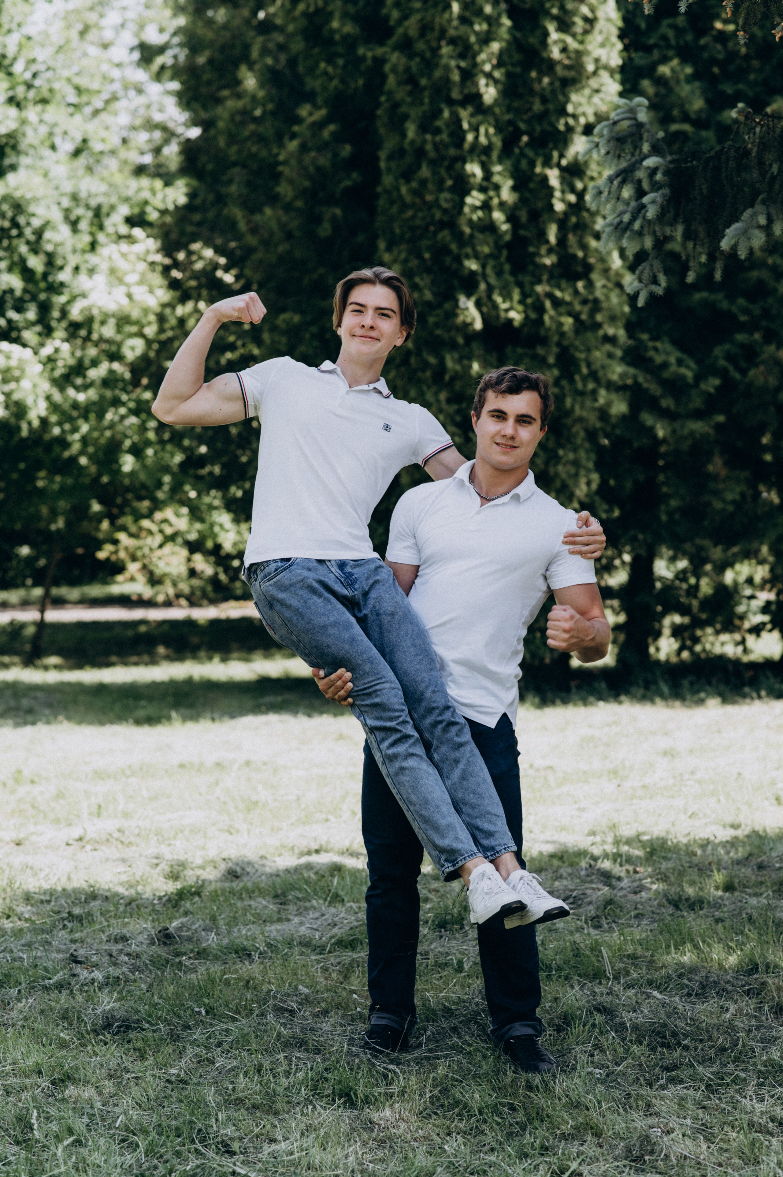 Фотосесія випускників, зйомка випускників Тернопіль Львів, випускні фотоальбоми Тернопіль, шкільні фотоальбоми Тернопіль. Сімейний, дитячий та індивідуальний фотограф в м. Тернопіль, м. Львів