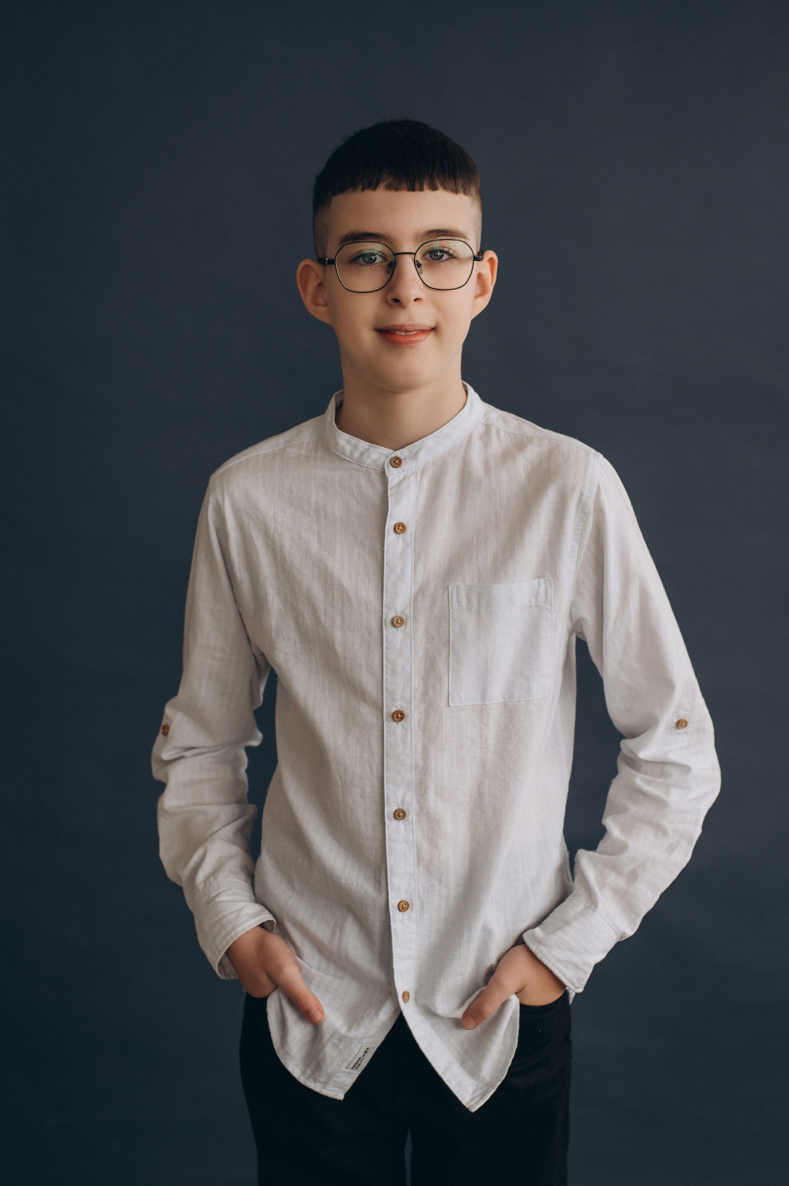 Фотосесія школярів у студії на шкільні фотоальбоми віньєтки Тернопіль, фотосесія випускників Тернопіль, шкільні фотокниги Тернопіль. Сімейний, дитячий та індивідуальний фотограф в м. Тернопіль, м. Львів