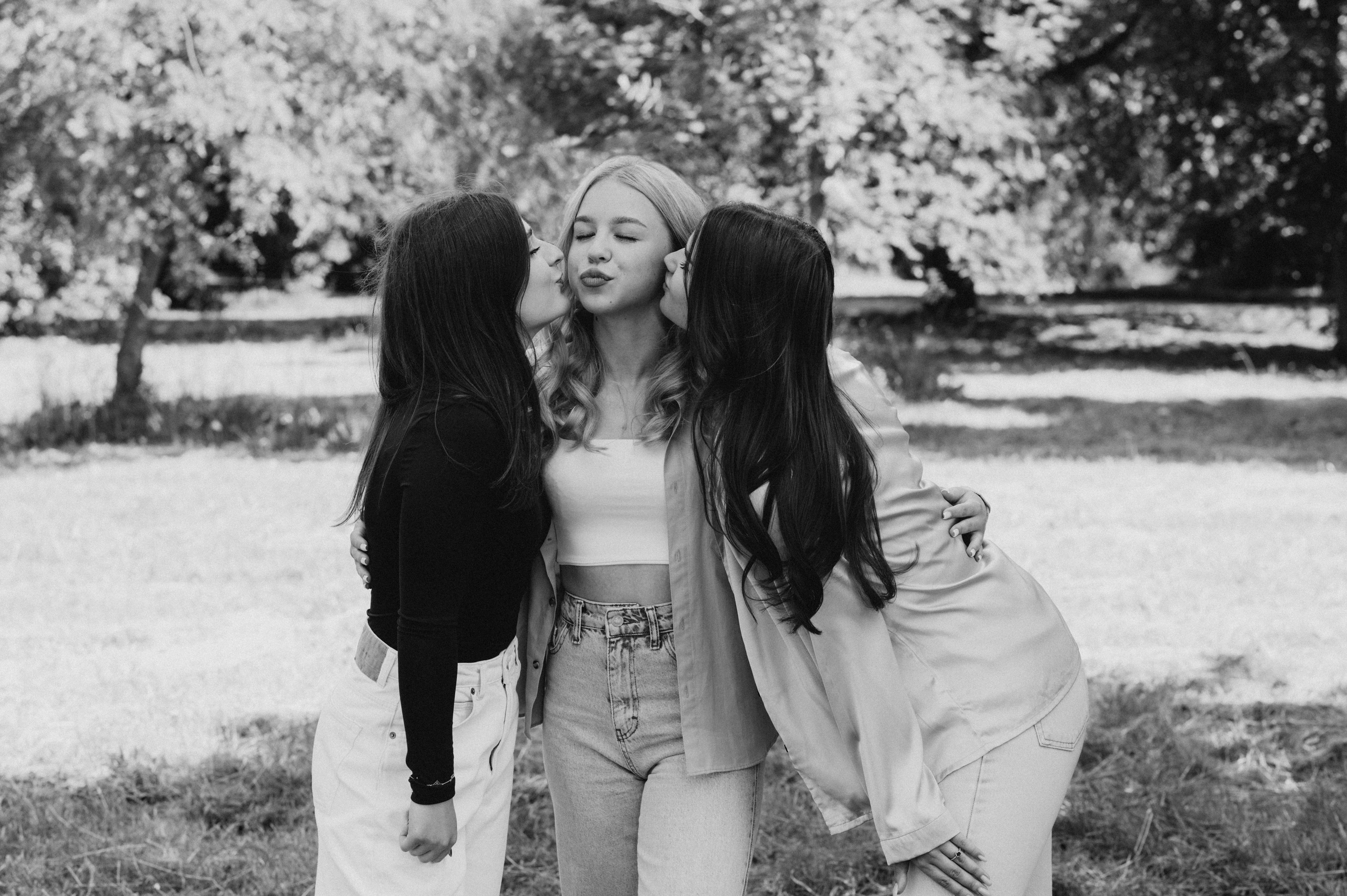 Фотосесія випускників, зйомка випускників Тернопіль Львів, випускні фотоальбоми Тернопіль, шкільні фотоальбоми Тернопіль. Сімейний, дитячий та індивідуальний фотограф в м. Тернопіль, м. Львів