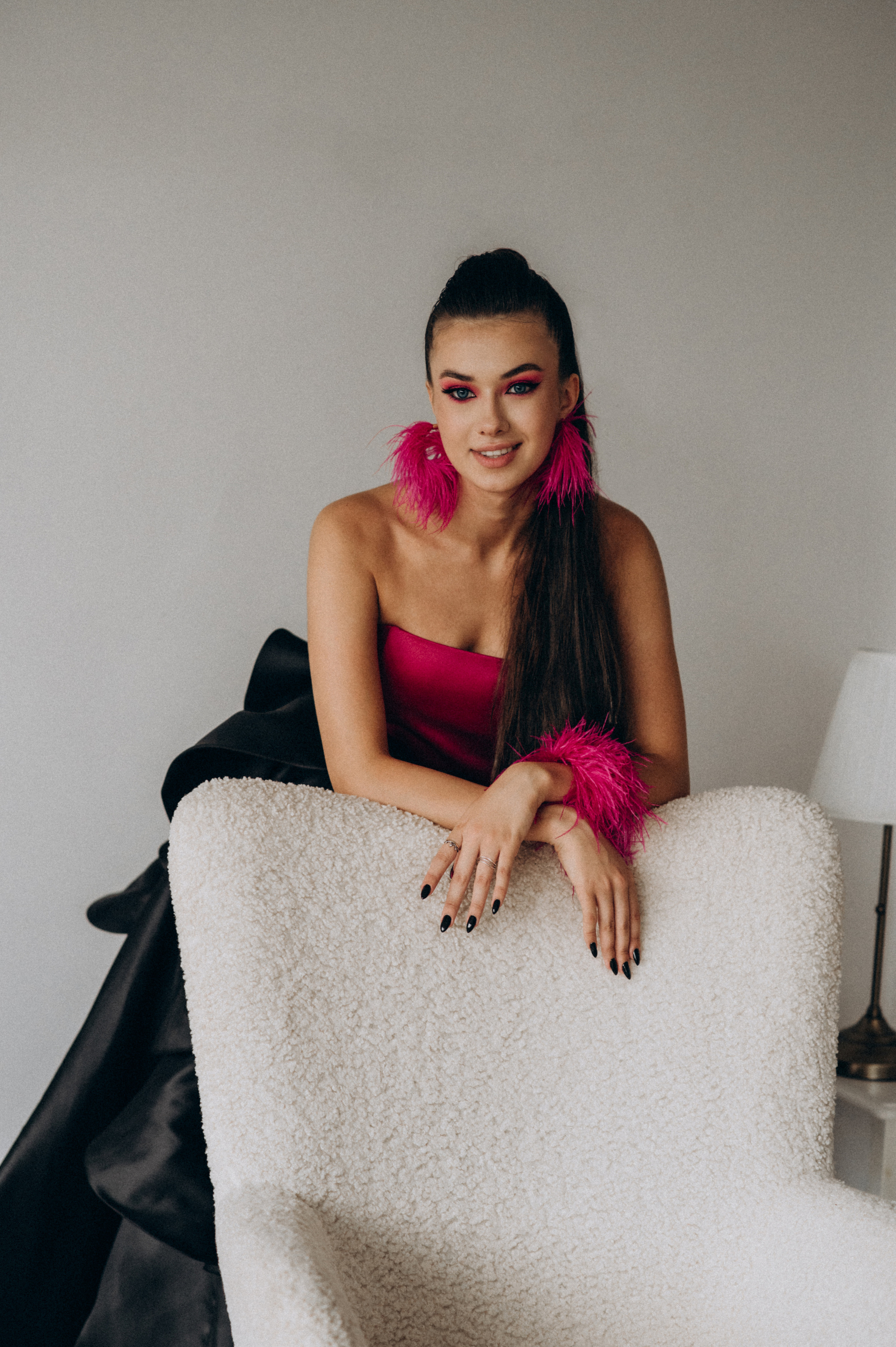 Випускниця, зйомка у студії, фотосесія випускного Тернопіль Львів. Сімейний, дитячий та індивідуальний фотограф в м. Тернопіль, м. Львів