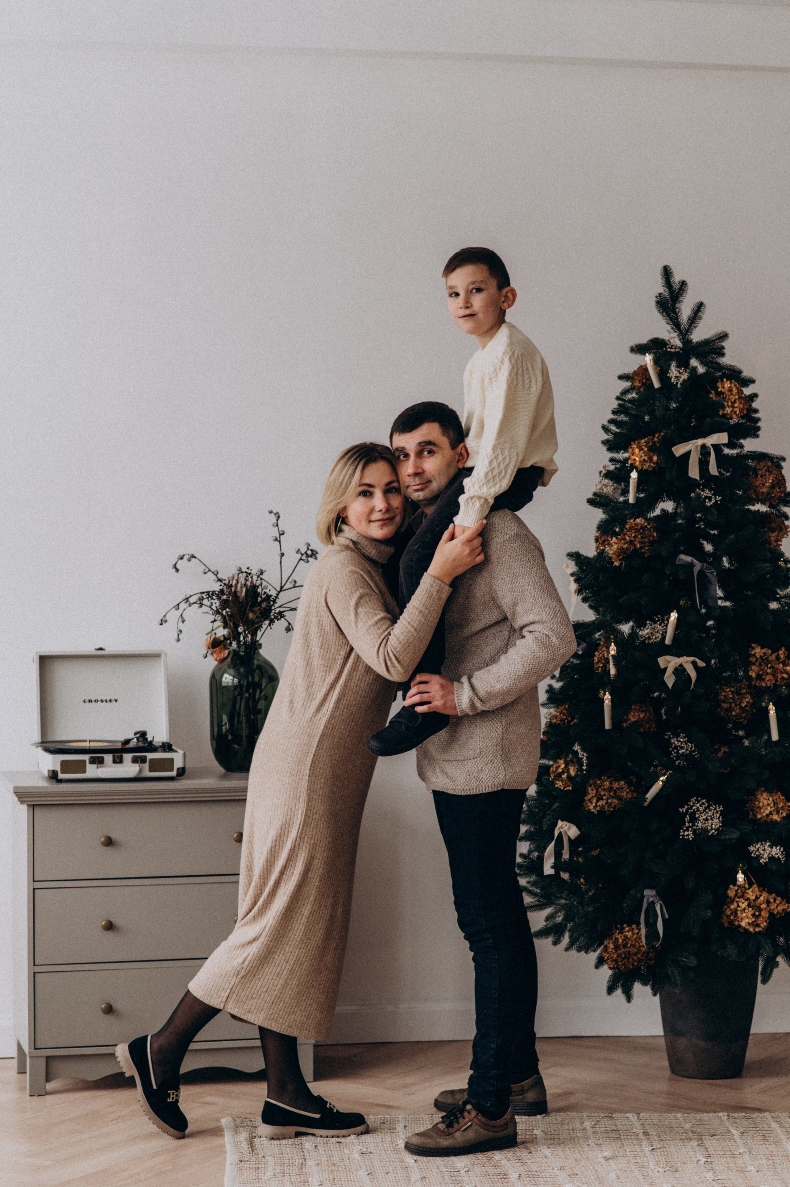 Новорічна сімейна фотосесія у студії, сімейна фотосесія Тернопіль Львів. Сімейний, дитячий та індивідуальний фотограф в м. Тернопіль, м. Львів