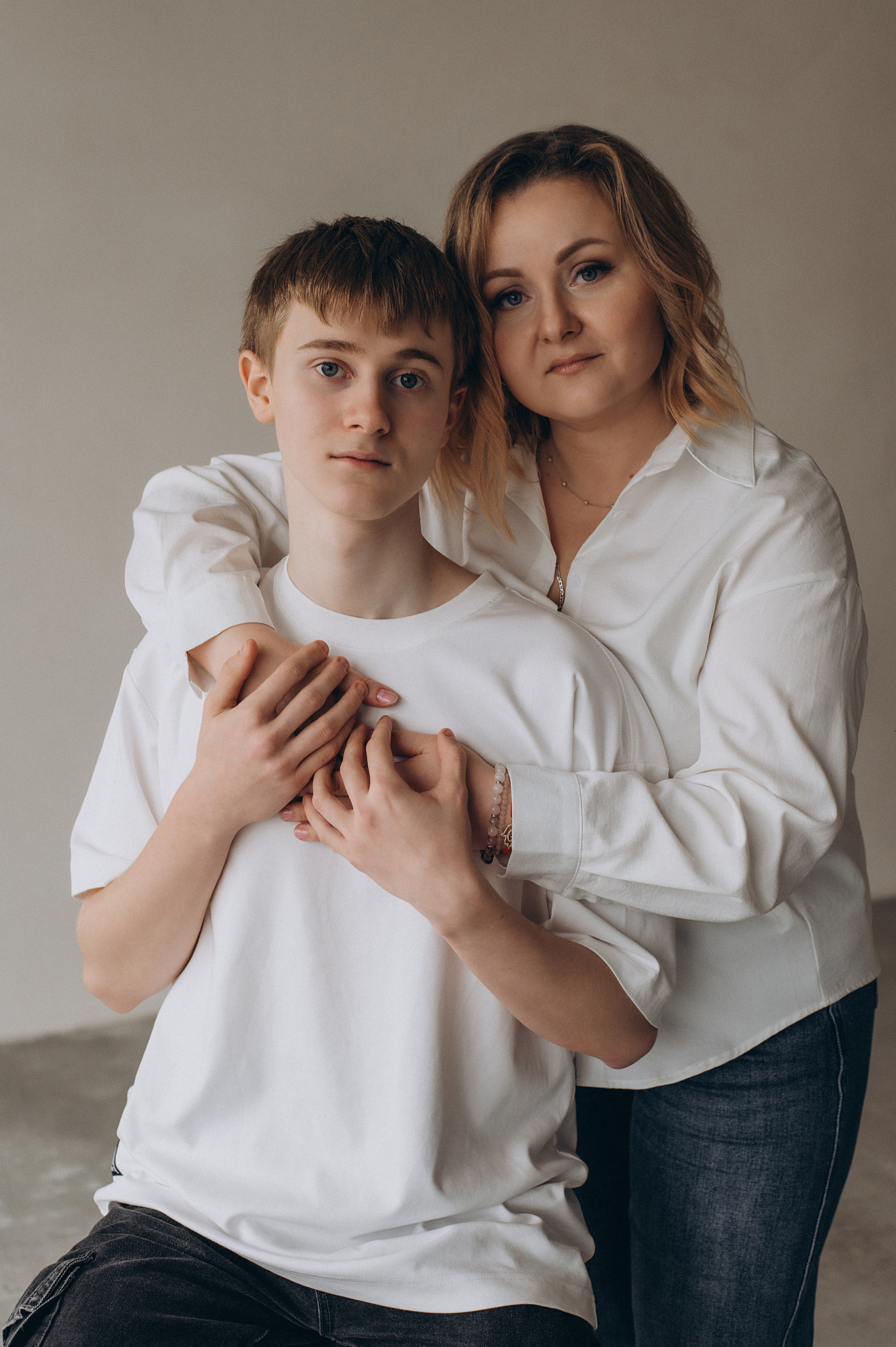 Фотосесія мама і син, сімейна фотосесія Тернопіль, зйомка мами з сином, сімейний фотограф Тернопіль, зйомка з домашнім улюбленцем. Сімейний, дитячий та індивідуальний фотограф в м. Тернопіль, м. Львів