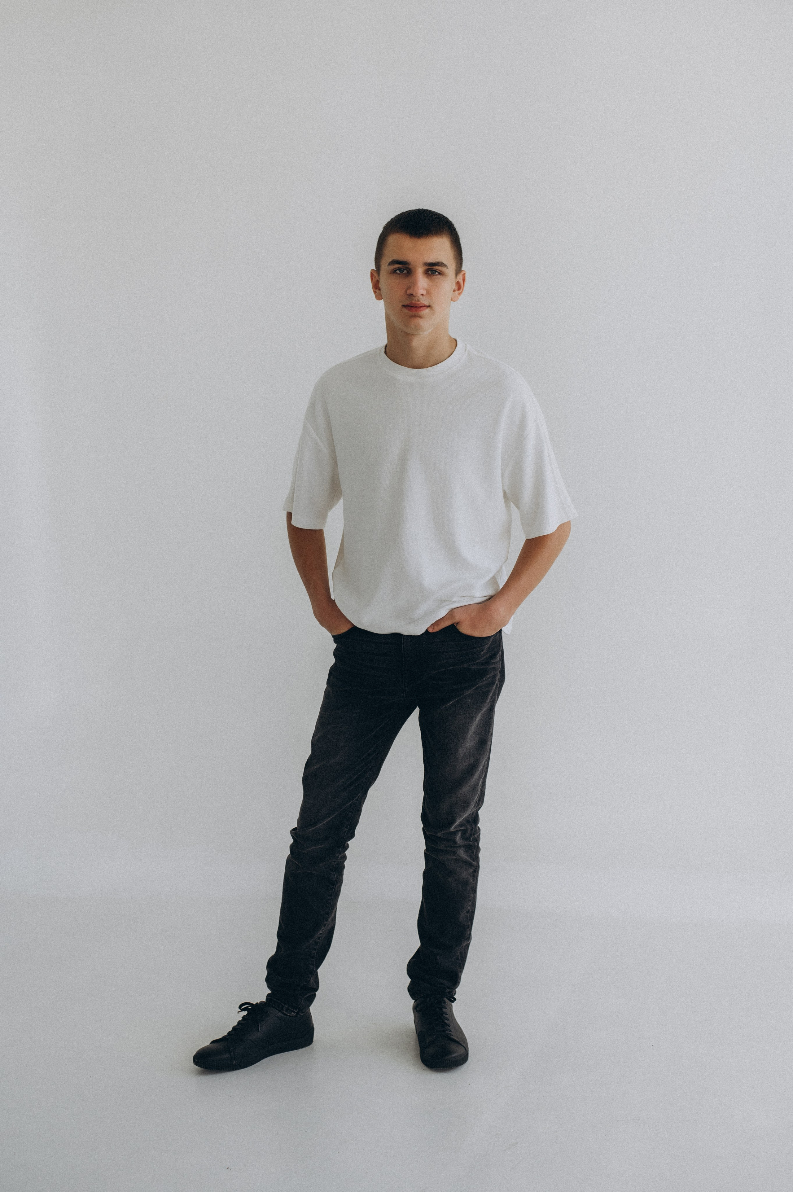 Фотосесія випускників, фотосесія на віньєтки Тернопіль, випускники Тернопіль, випуск 2025. Сімейний, дитячий та індивідуальний фотограф в м. Тернопіль, м. Львів