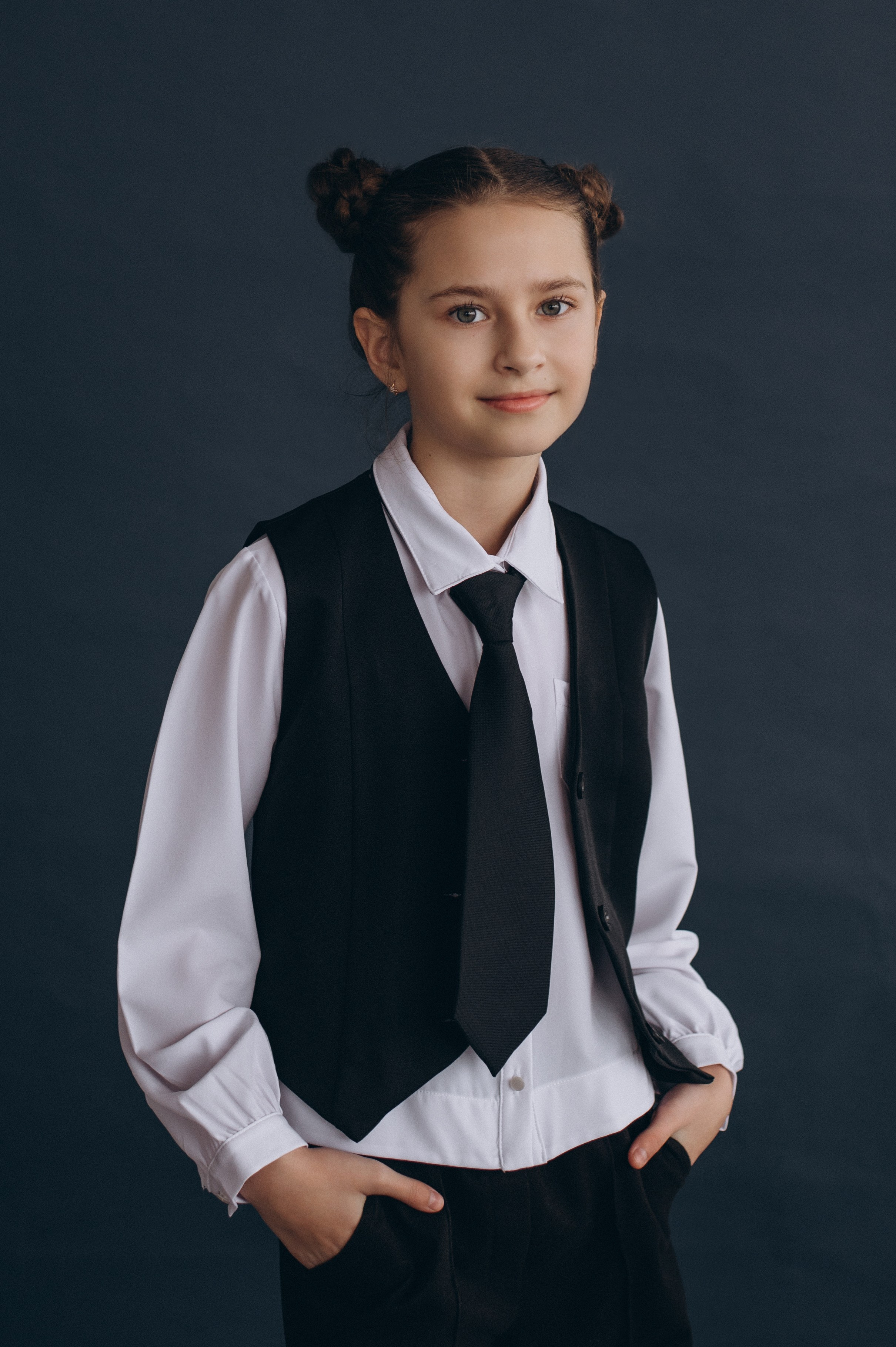 Фотосесія школярів у студії на шкільні фотоальбоми віньєтки Тернопіль, фотосесія випускників Тернопіль, шкільні фотокниги Тернопіль. Сімейний, дитячий та індивідуальний фотограф в м. Тернопіль, м. Львів