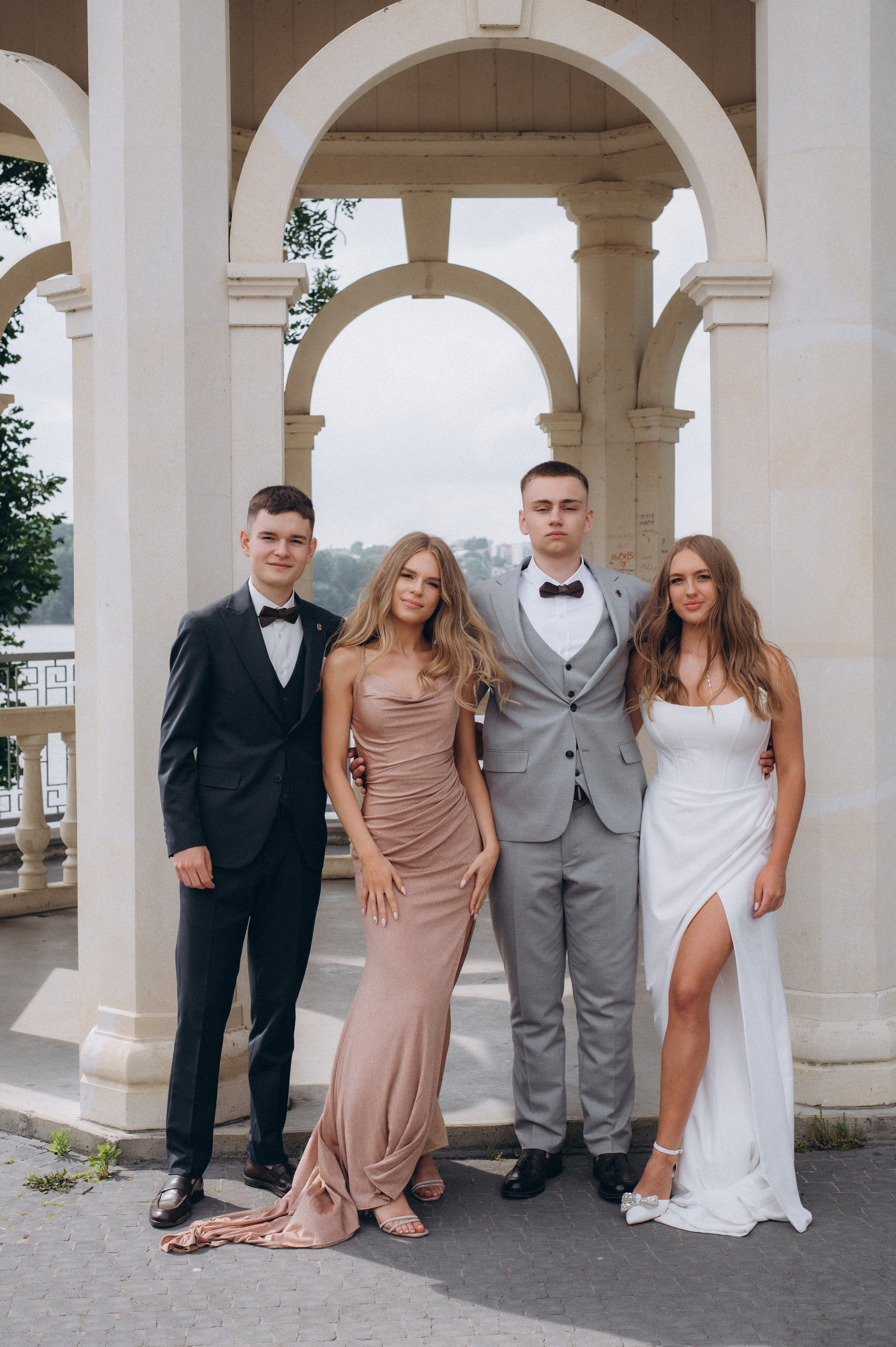 Випускники 2025, фотосесія випускного Тернопіль, фотосесія випускників Тернопіль, зйомка випускного, фотосесія випускного. Сімейний, дитячий та індивідуальний фотограф в м. Тернопіль, м. Львів