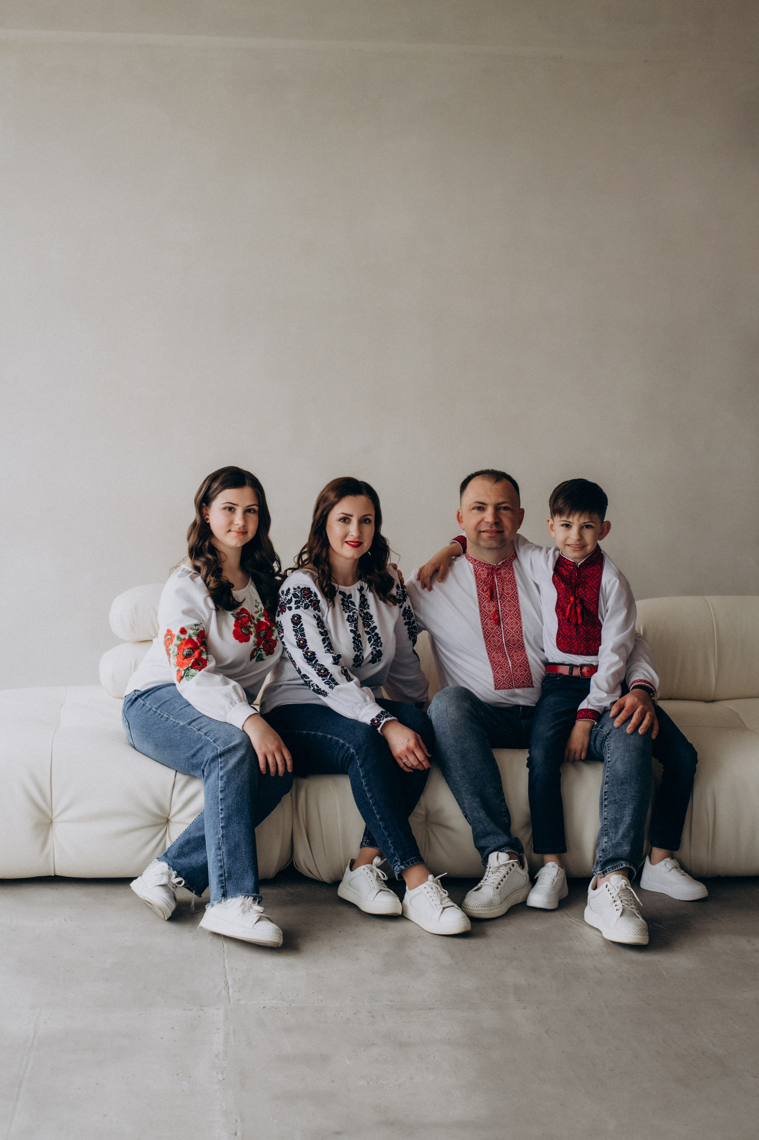 Сімейна фотосесія Тернопіль, сімейна зйомка у вишиванках, фотосесія Львів. Сімейний, дитячий та індивідуальний фотограф в м. Тернопіль, м. Львів
