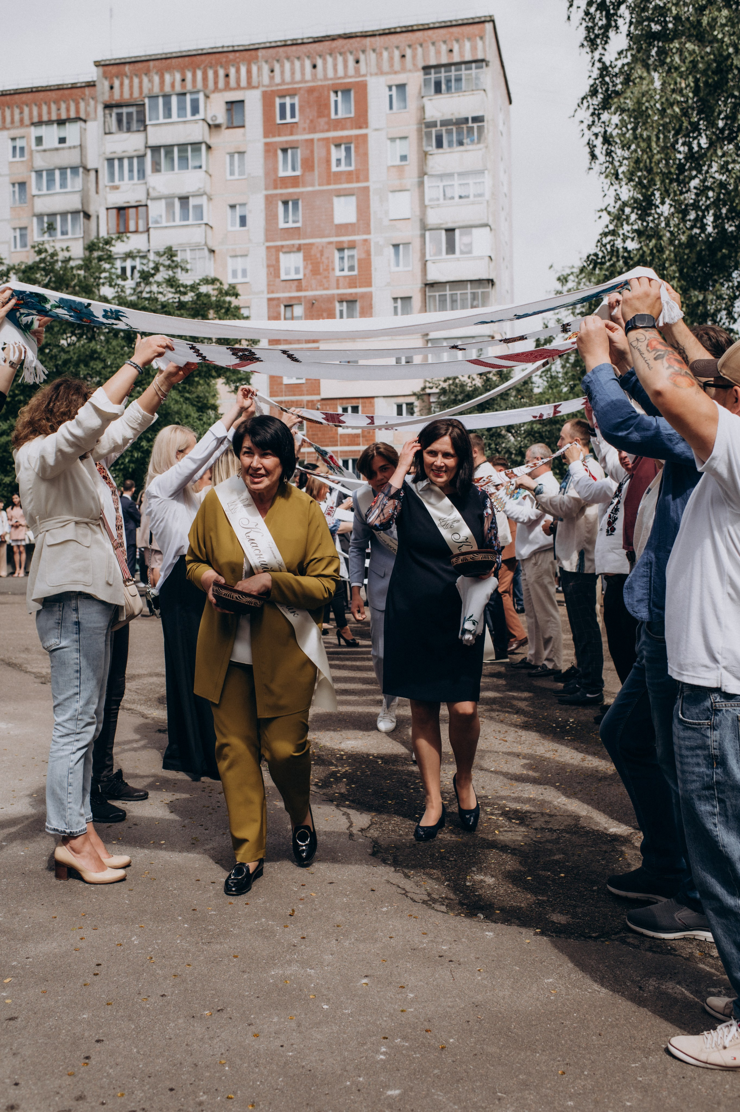 Фотосесія останнього дзвоника, фотосесія випускників Тернопіль, випускний 2024. Сімейний, дитячий та індивідуальний фотограф в м. Тернопіль, м. Львів
