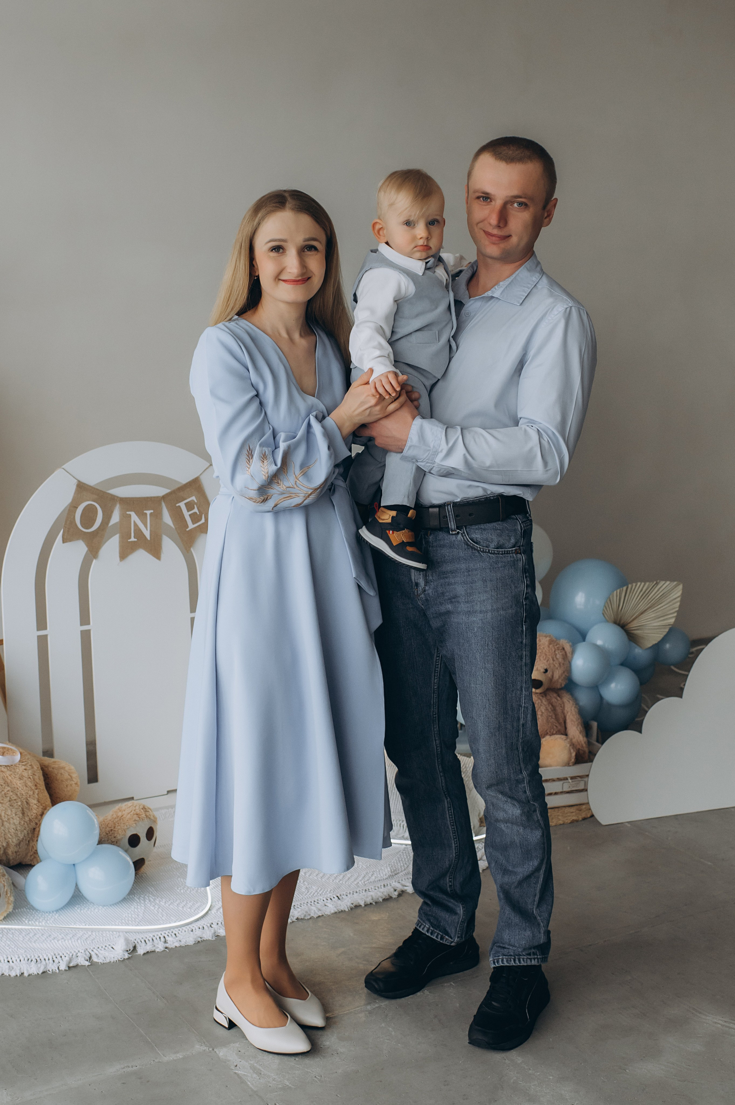 Зйомка дня народження дитини, фотосесія 1 рік Тернопіль, сімейний фотограф Тернопіль, сімейна фотосесія Тернопіль, перший тортик малюка. Сімейний, дитячий та індивідуальний фотограф в м. Тернопіль, м. Львів