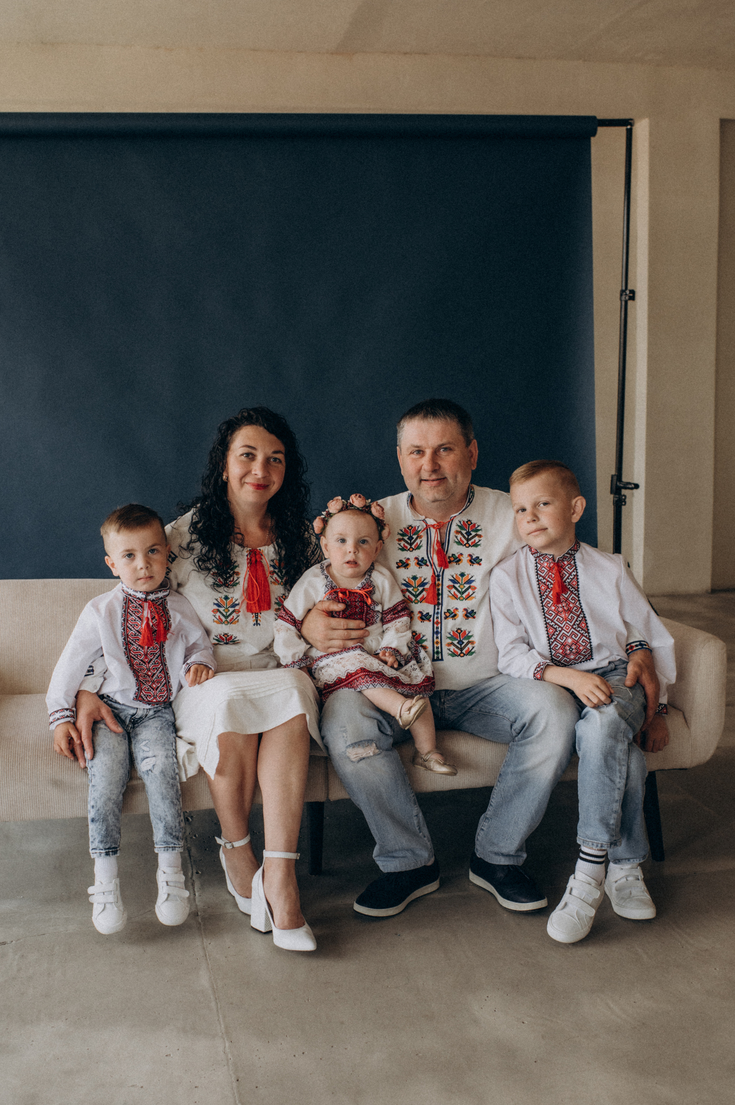 Сімейна зйомка у студії. Сімейний, дитячий та індивідуальний фотограф в м. Тернопіль, м. Львів