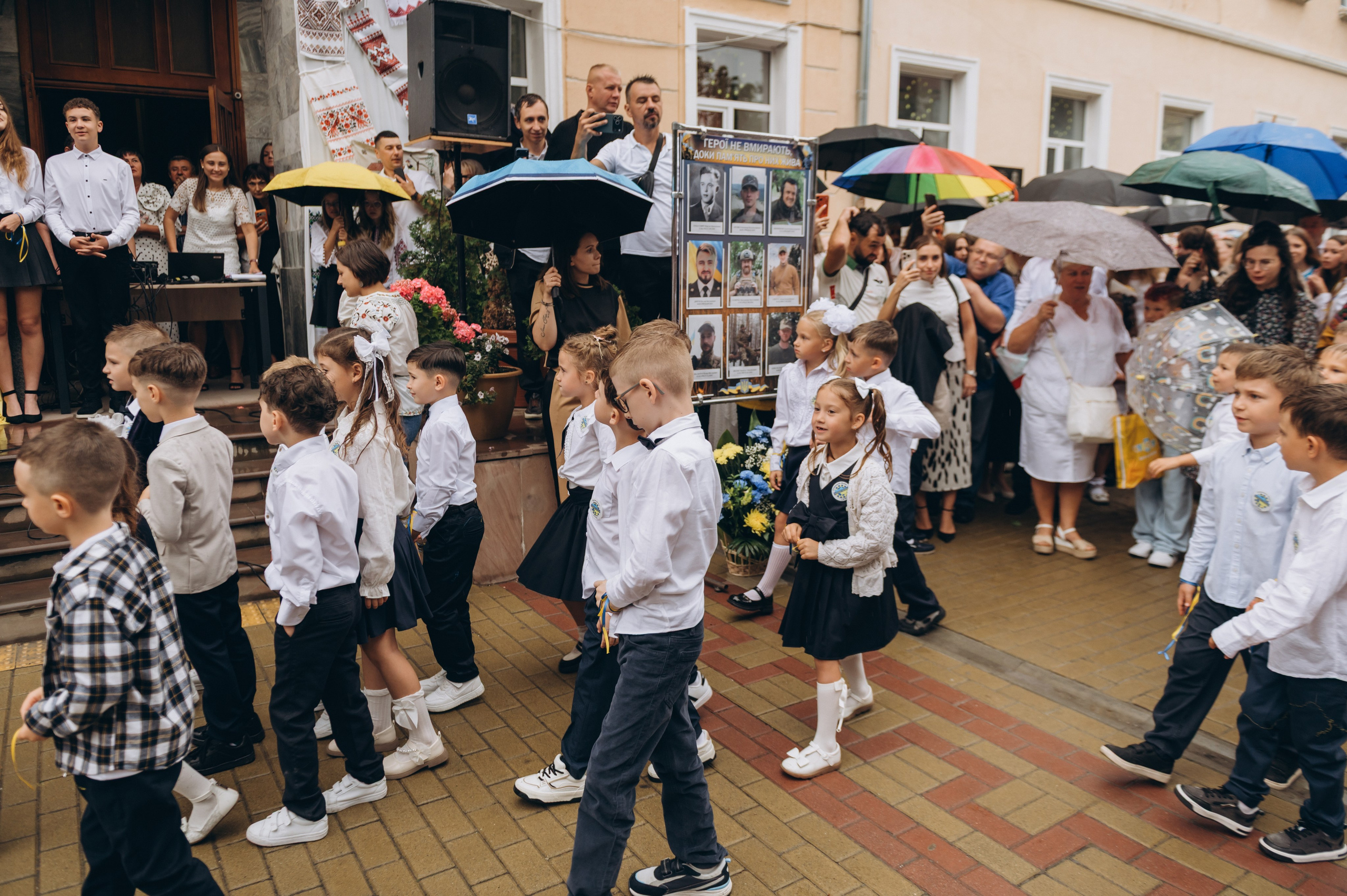 Перший дзвоник у Тернополі, фотосесія першокласників