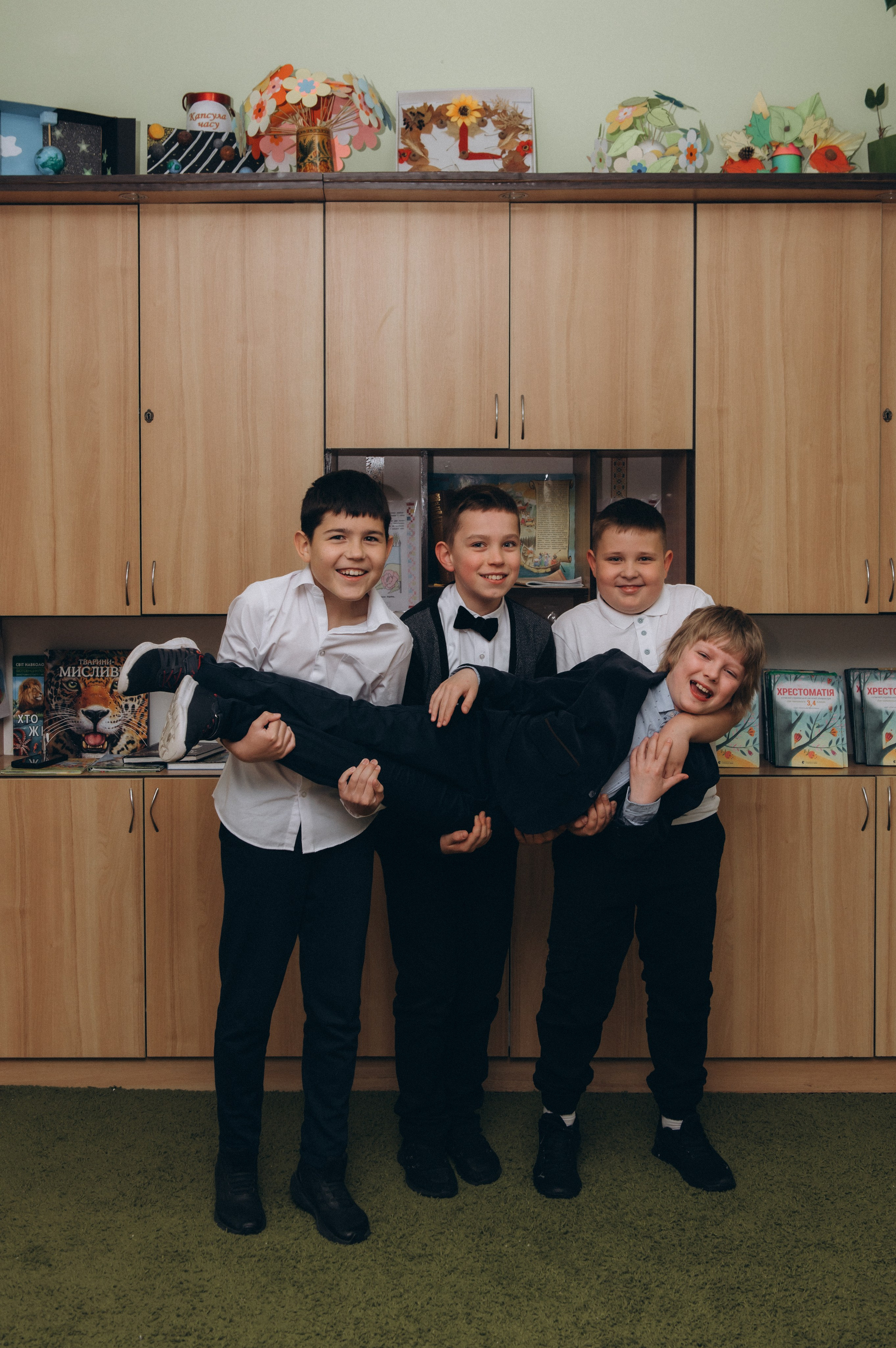 Шкільна фотосесія на віньєтки Тернопіль, фотосесія випускників Тернопіль, зйомка на віньєтки, шкільні фотоальбоми Тернопіль. Сімейний, дитячий та індивідуальний фотограф в м. Тернопіль, м. Львів