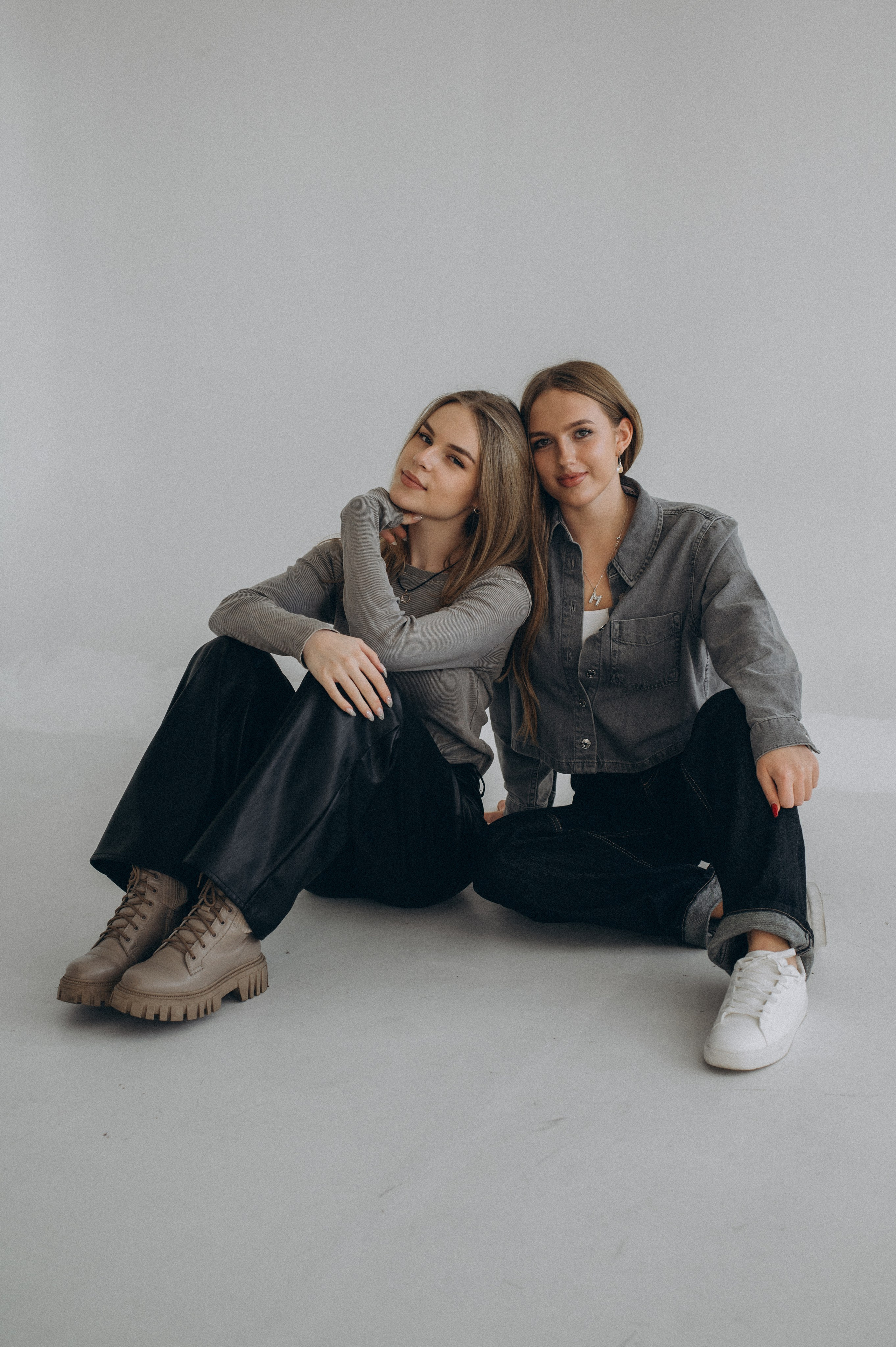 Фотосесія випускників, фотосесія на віньєтки Тернопіль, випускники Тернопіль, випуск 2025. Сімейний, дитячий та індивідуальний фотограф в м. Тернопіль, м. Львів