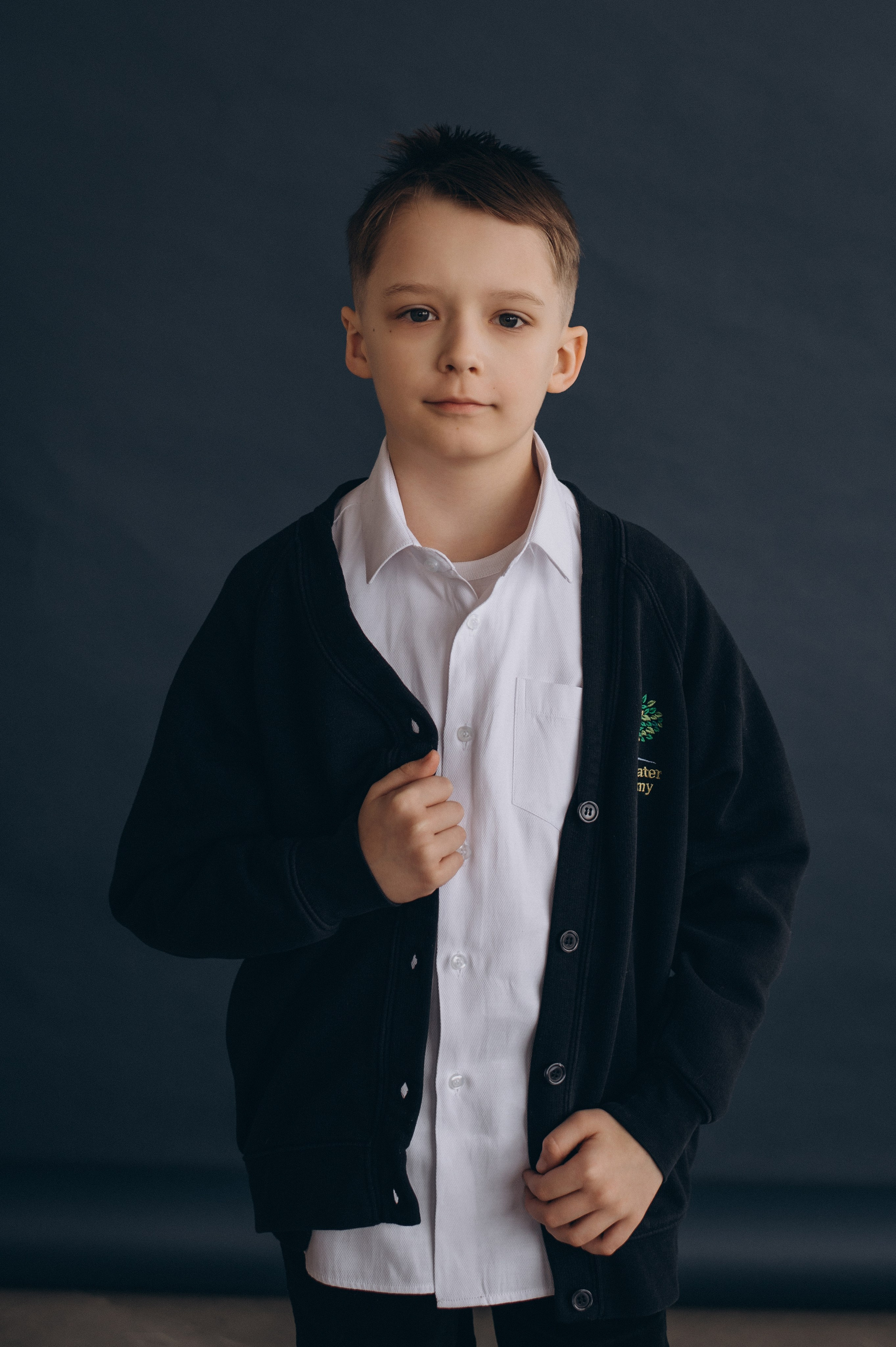 Фотосесія школярів у студії на шкільні фотоальбоми віньєтки Тернопіль, фотосесія випускників Тернопіль, шкільні фотокниги Тернопіль. Сімейний, дитячий та індивідуальний фотограф в м. Тернопіль, м. Львів