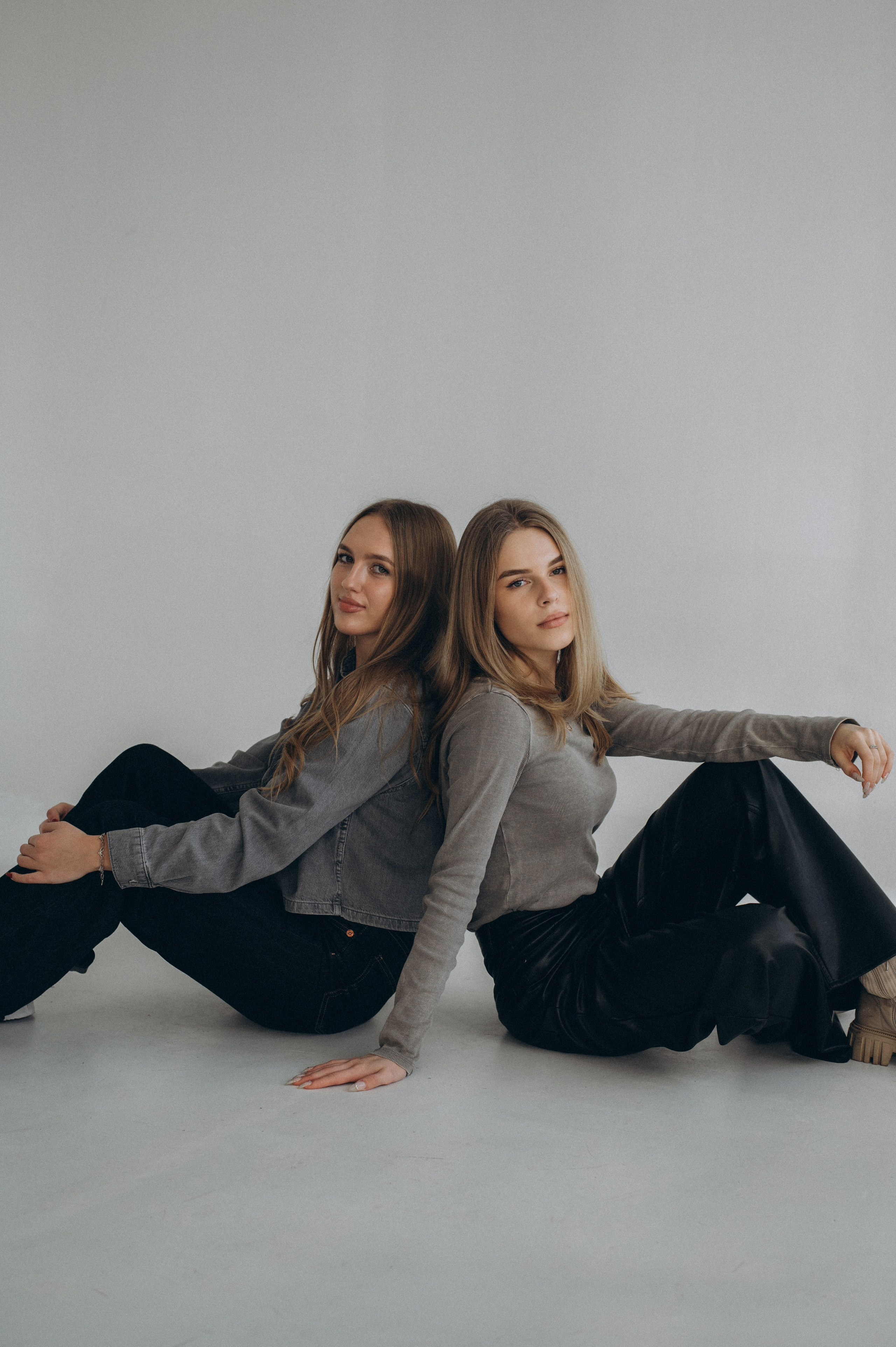 Фотосесія випускників, фотосесія на віньєтки Тернопіль, випускники Тернопіль, випуск 2025. Сімейний, дитячий та індивідуальний фотограф в м. Тернопіль, м. Львів