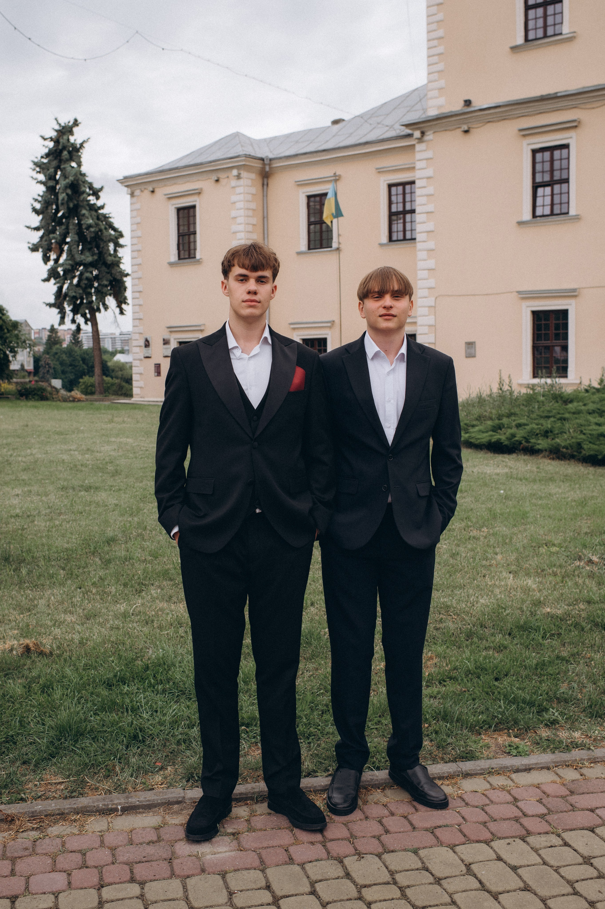 Випускники 2025, фотосесія випускного Тернопіль, фотосесія випускників Тернопіль, зйомка випускного, фотосесія випускного. Сімейний, дитячий та індивідуальний фотограф в м. Тернопіль, м. Львів