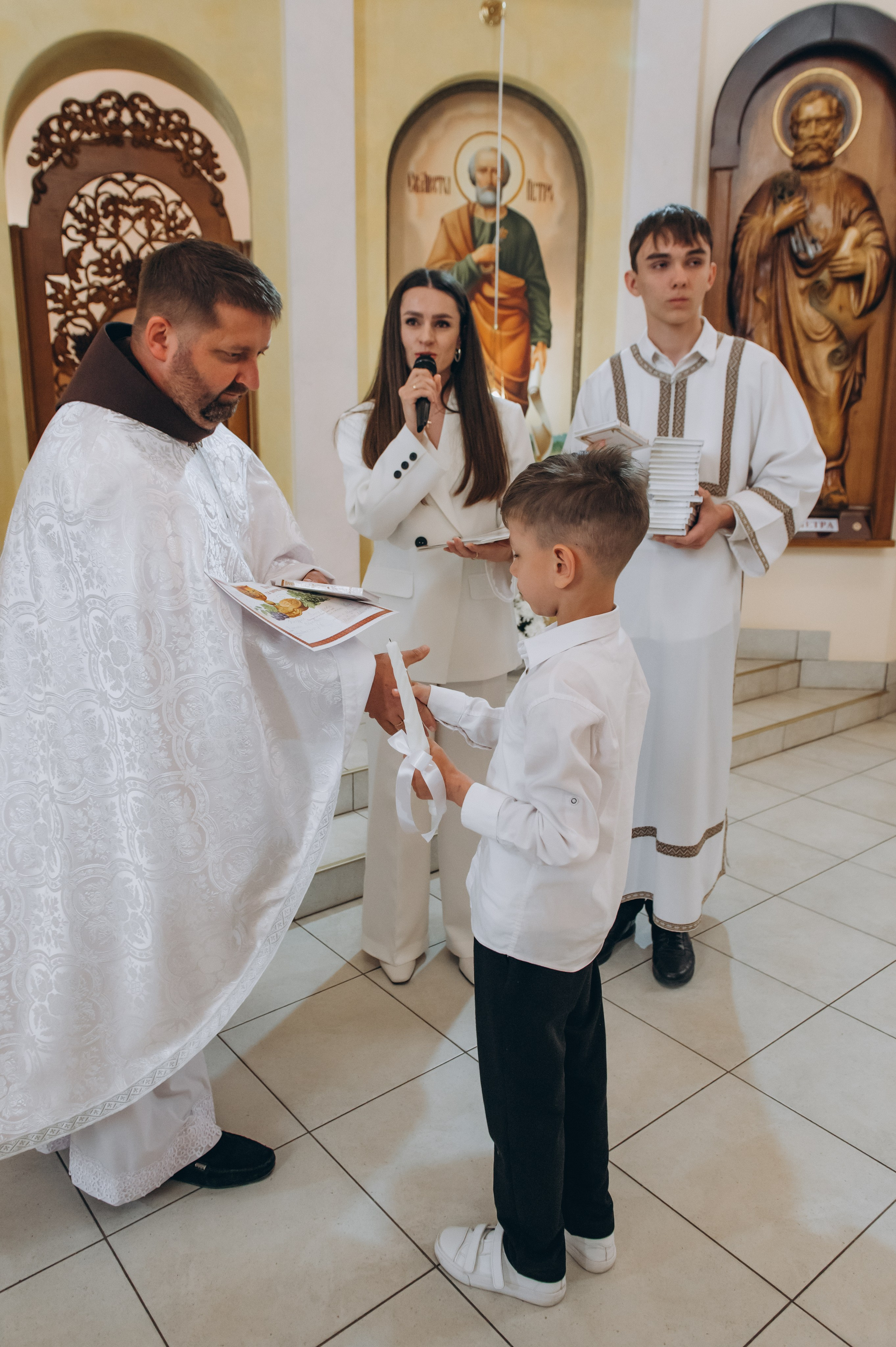 Фотосесія Причастя Тернопіль, зйомка Причастя, фотограф на Причастя Тернопіль, Причастя Львів, церква Петра і Павла. Сімейний, дитячий та індивідуальний фотограф в м. Тернопіль, м. Львів