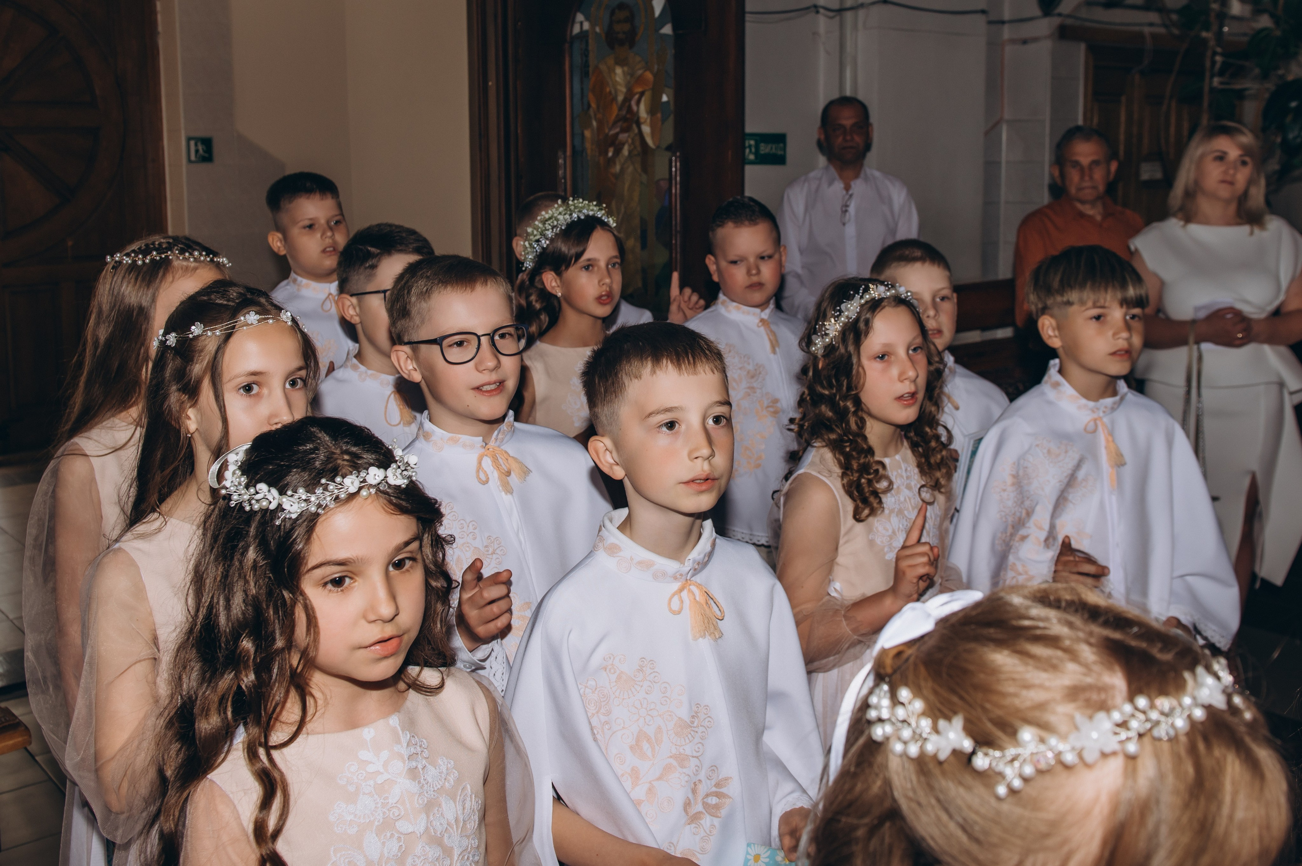 Фотосесія Причастя Тернопіль церква Св Михаїла, фотограф на Причастя Тернопіль, фотосесія Літургії Причастя Тернопіль. Сімейний, дитячий та індивідуальний фотограф в м. Тернопіль, м. Львів