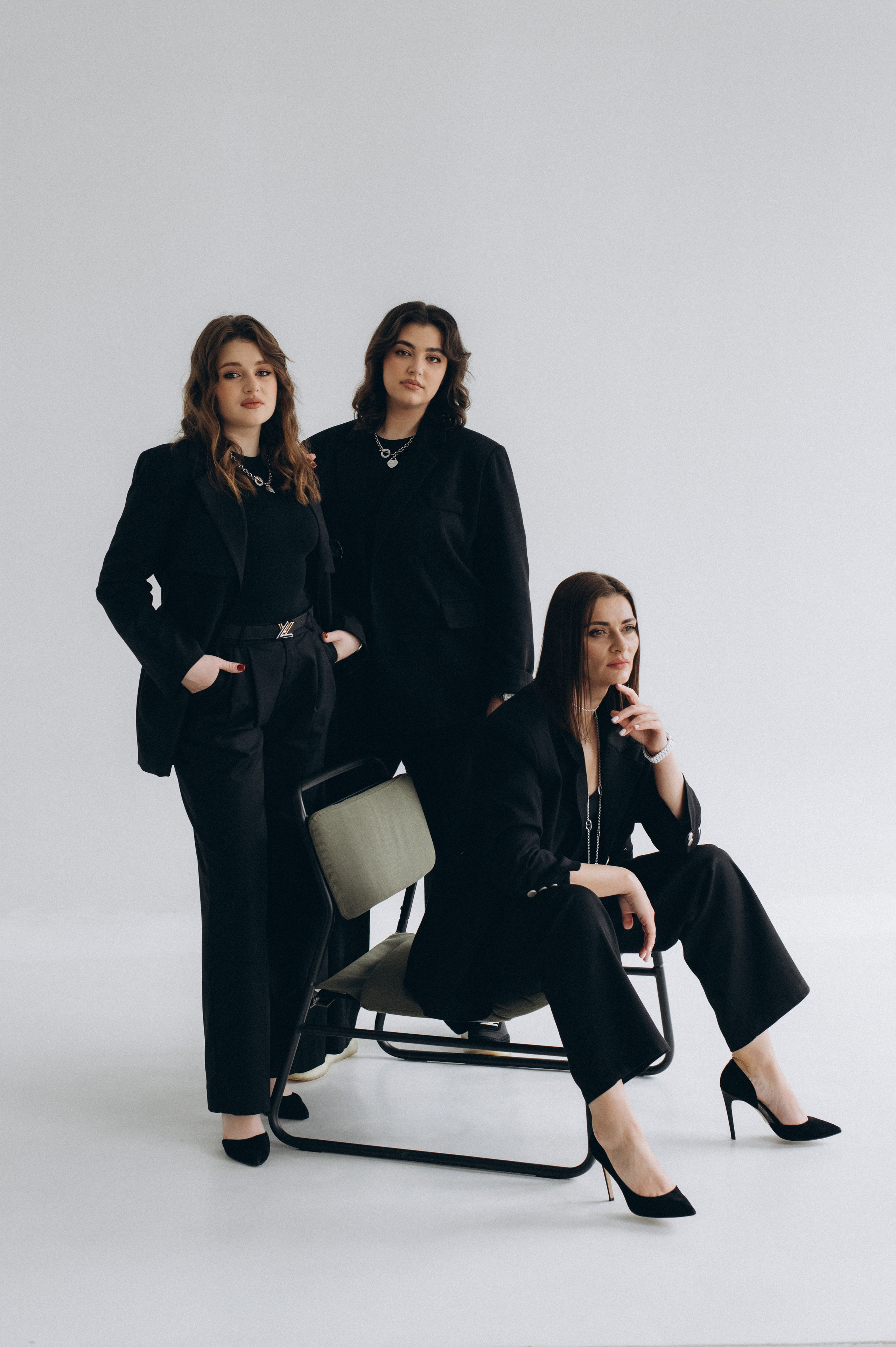 Сімейна фотосесія мами і донечок, сімейний фотограф Тернопіль, портретний фотограф Тернопіль, портретна фотосесія Львів. Сімейний, дитячий та індивідуальний фотограф в м. Тернопіль, м. Львів