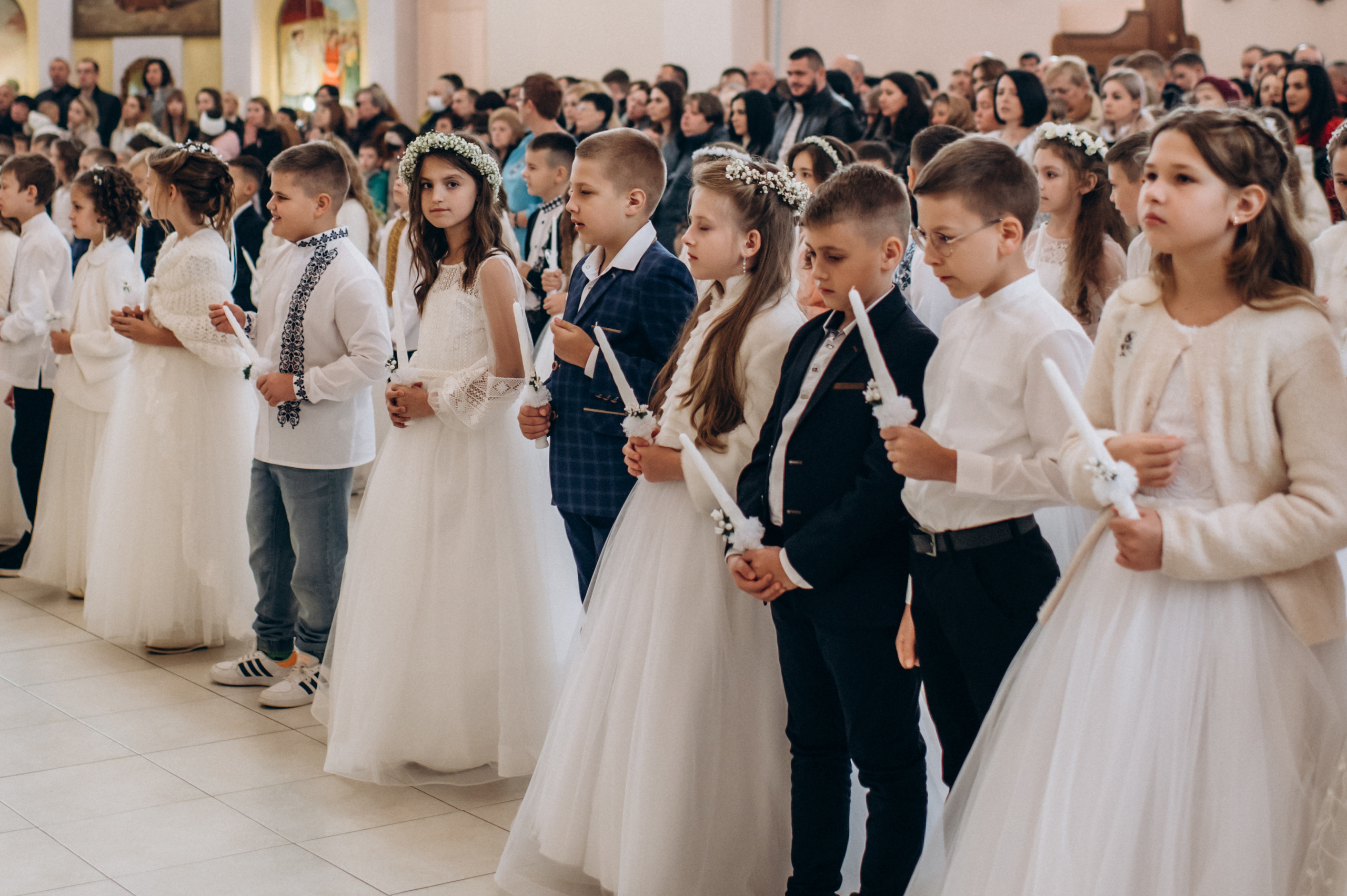 Фотосесія Першого Причастя Тернопіль, зйомка Причастя Тернопіль, Таїнство Першого Причастя Тернопіль, Катедра Причастя Тернопіль. Сімейний, дитячий та індивідуальний фотограф в м. Тернопіль, м. Львів