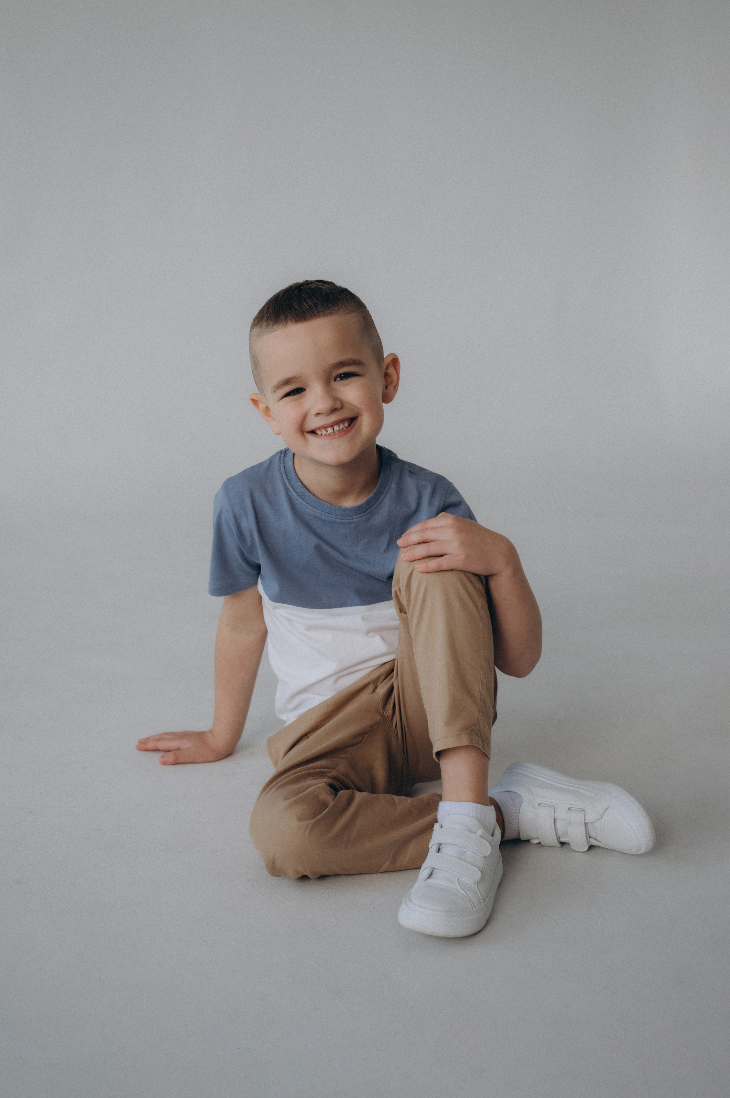 Сімейна фотосесія Тернопіль, сімейний фотограф Тернопіль Львів, зйомка дітей, портретний фотограф Тернопіль, фотосесія Причастя у студії. Сімейний, дитячий та індивідуальний фотограф в м. Тернопіль, м. Львів