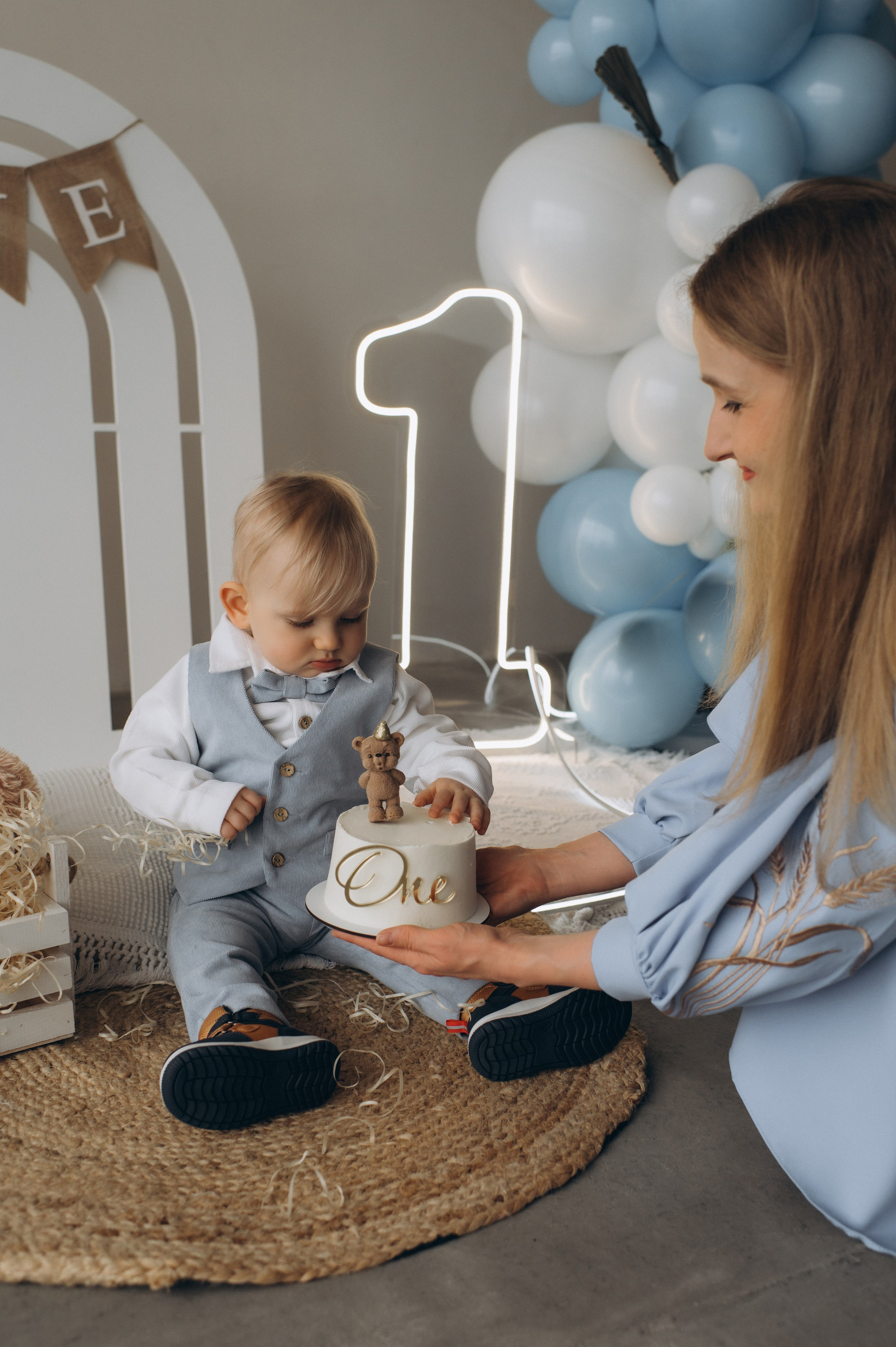 Зйомка дня народження дитини, фотосесія 1 рік Тернопіль, сімейний фотограф Тернопіль, сімейна фотосесія Тернопіль, перший тортик малюка. Сімейний, дитячий та індивідуальний фотограф в м. Тернопіль, м. Львів